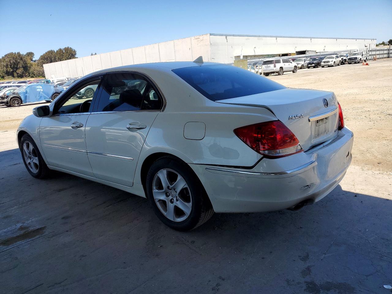 2005 Acura Rl White vin: JH4KB165X5C003665
