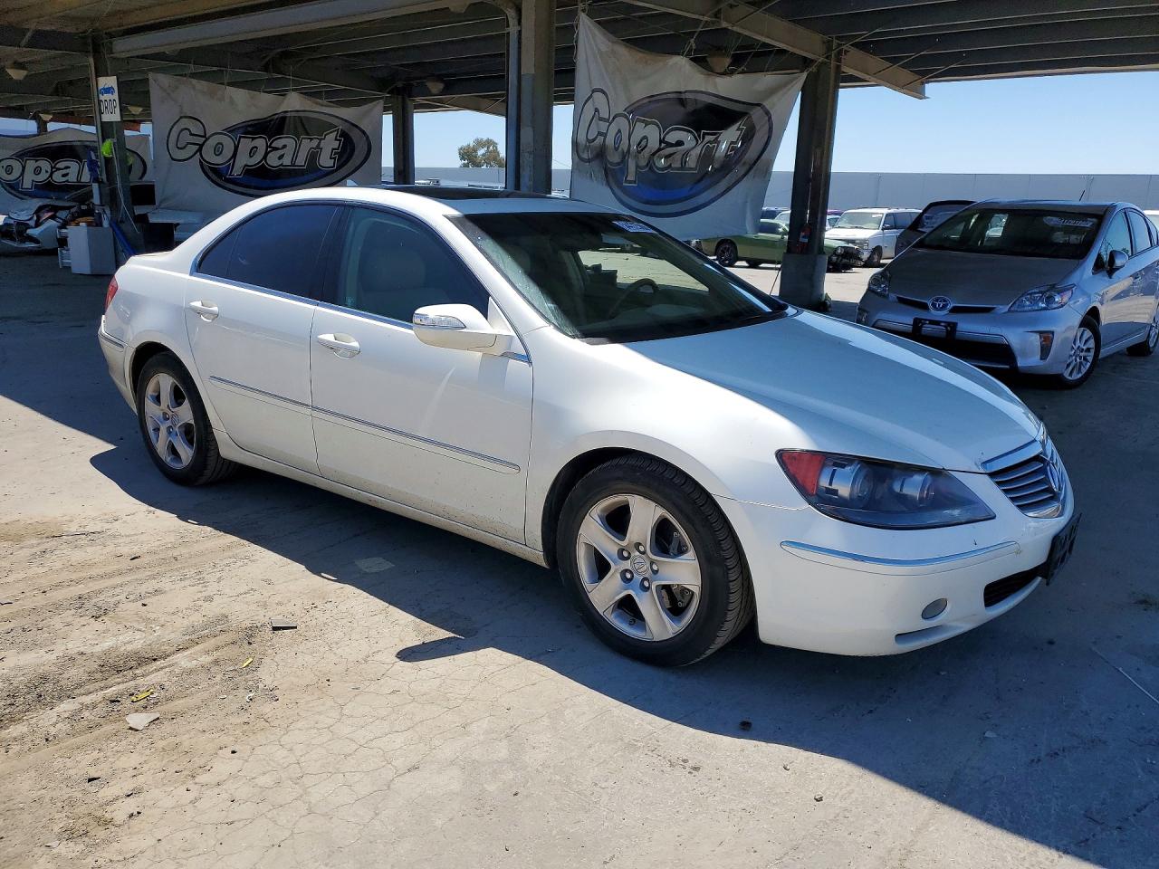 2005 Acura Rl White vin: JH4KB165X5C003665