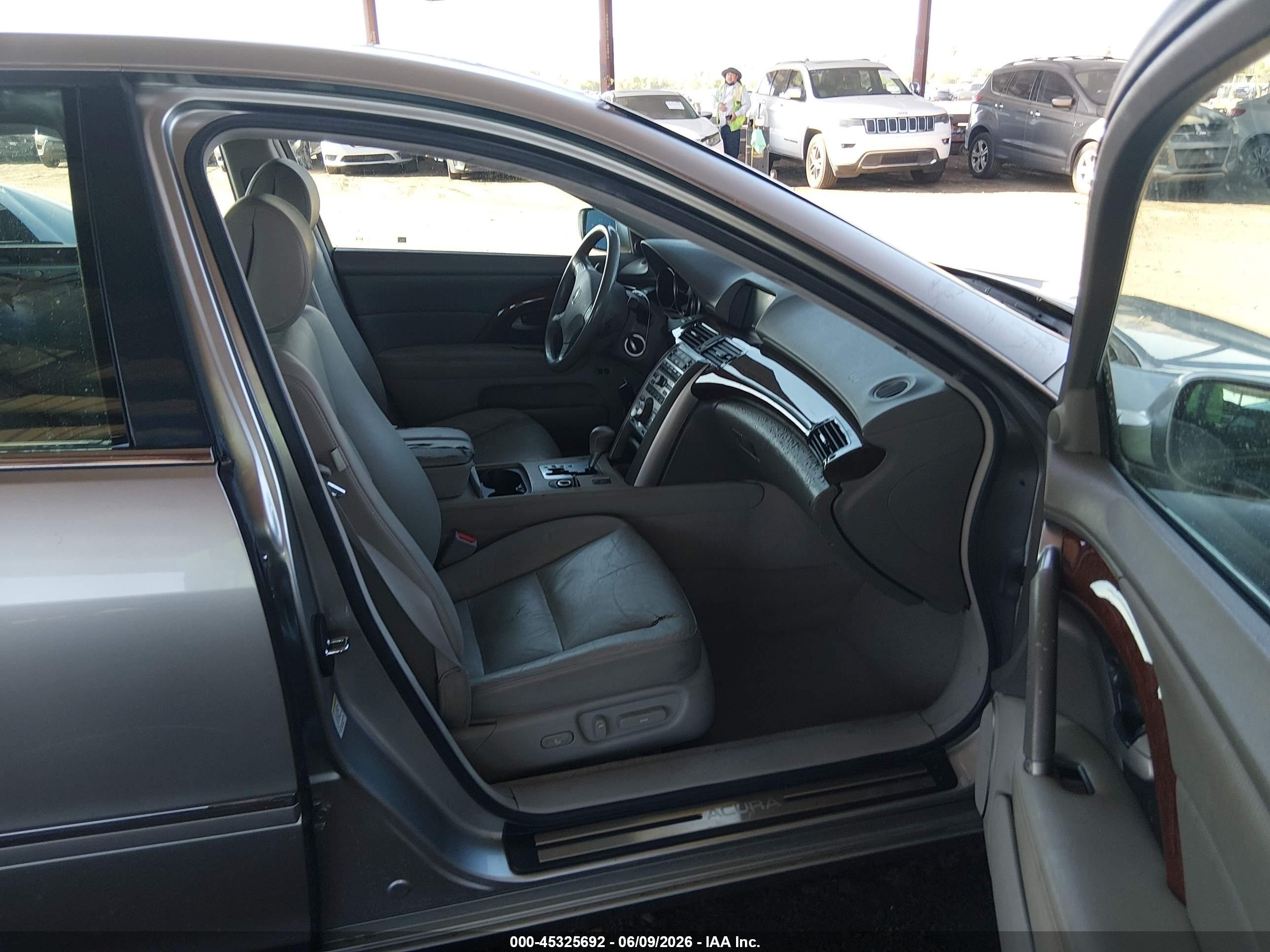 2008 Acura Rl 3.5 Silver vin: JH4KB16638C001981