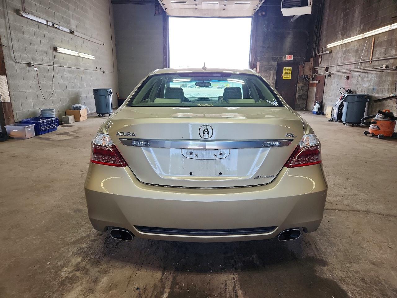 2009 Acura Rl Beige vin: JH4KB266X9C000706