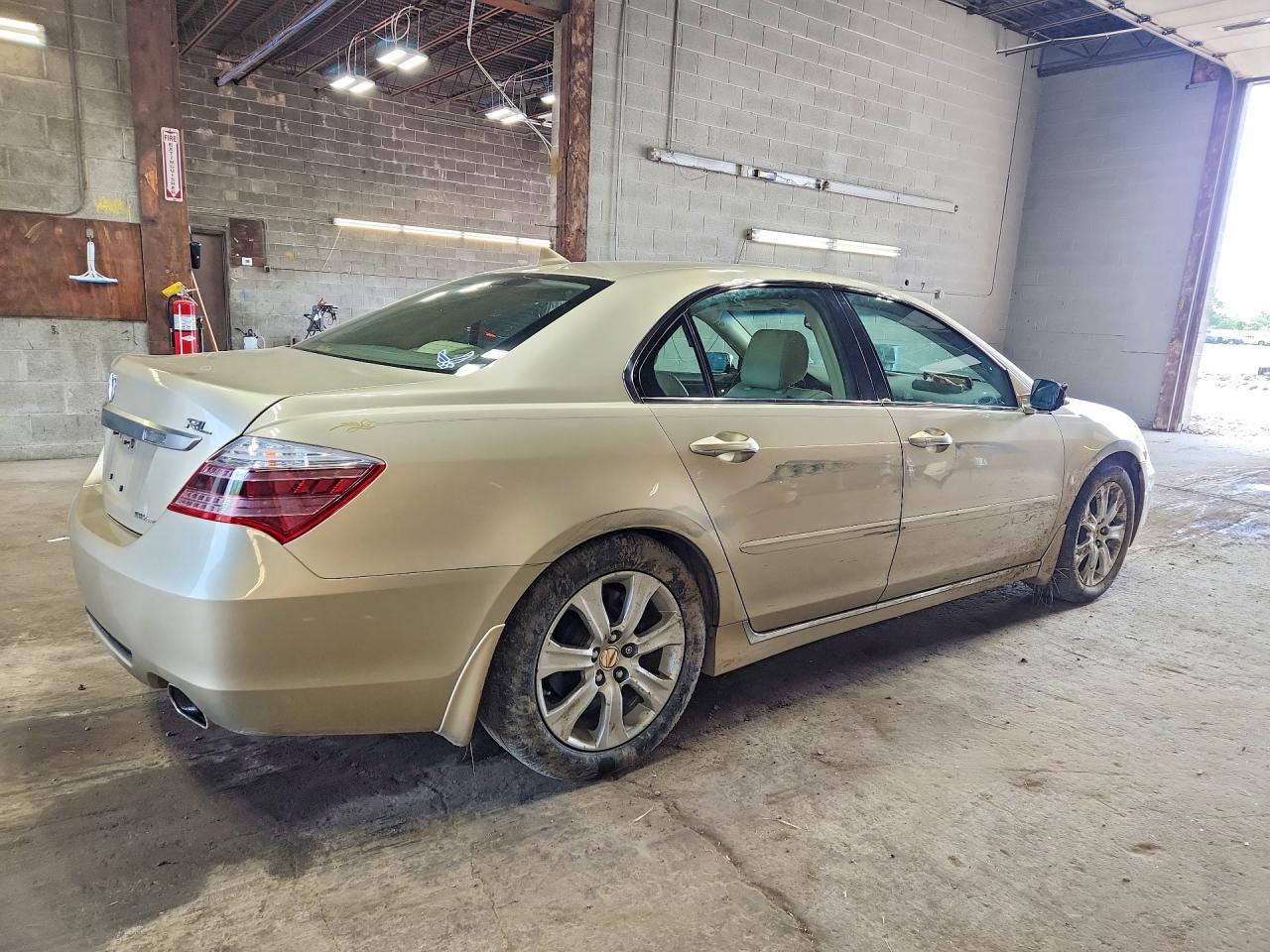 2009 Acura Rl Beige vin: JH4KB266X9C000706