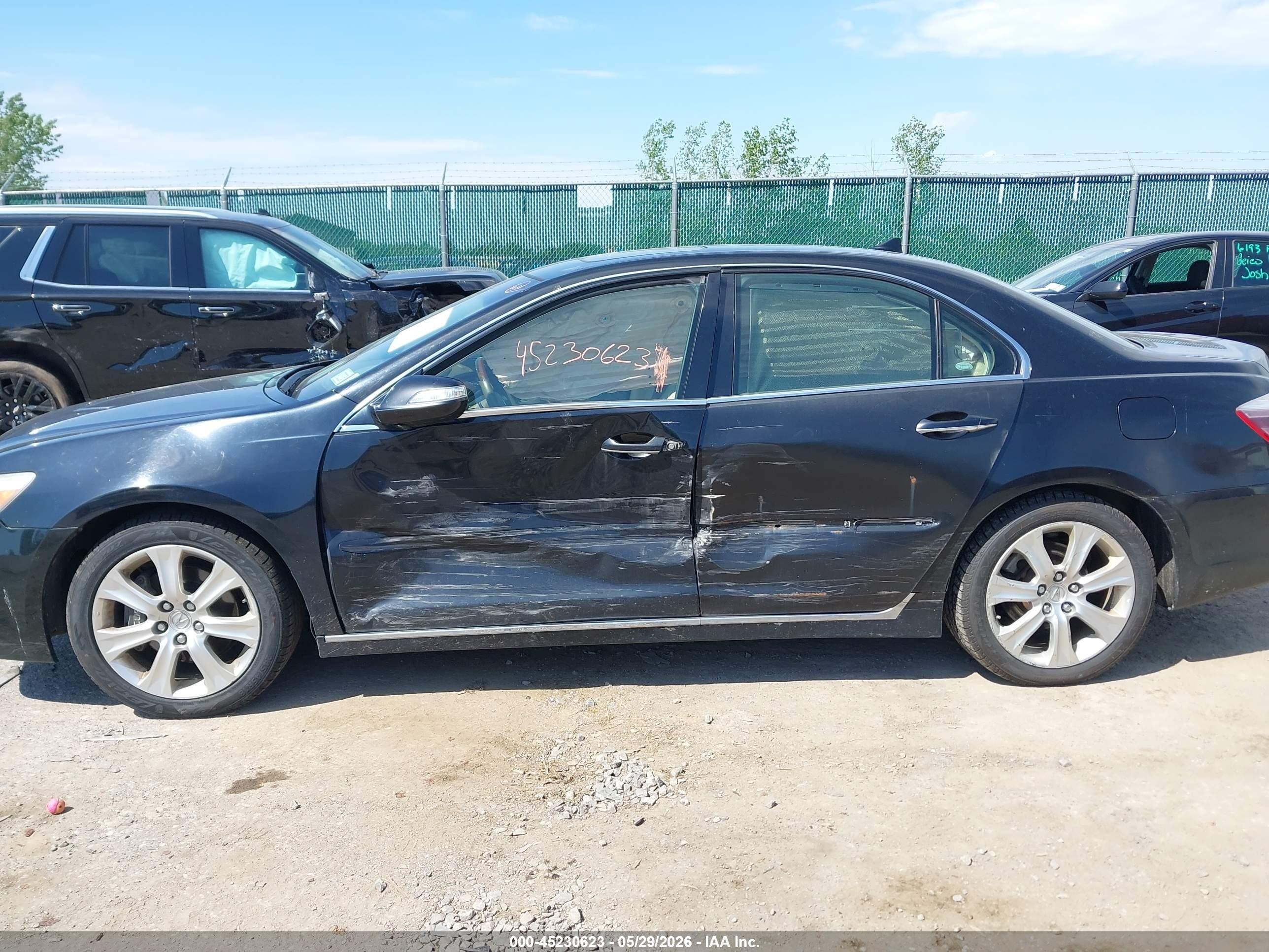 2010 Acura Rl 3.7 Black vin: JH4KB2F60AC001111