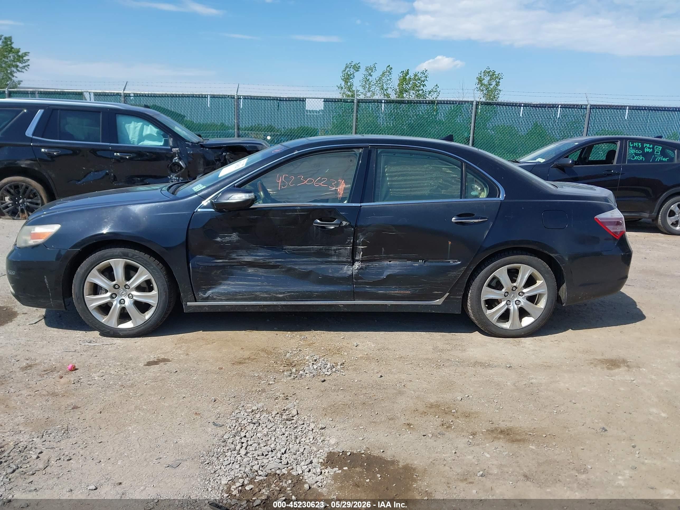 2010 Acura Rl 3.7 Black vin: JH4KB2F60AC001111
