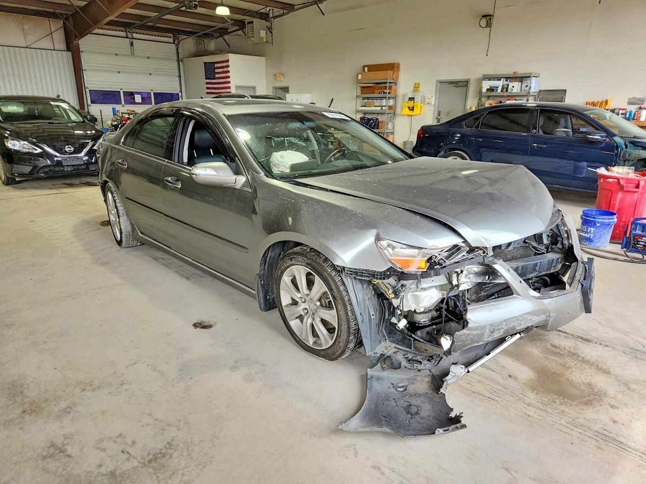 2010 Acura Rl Silver vin: JH4KB2F62AC001868
