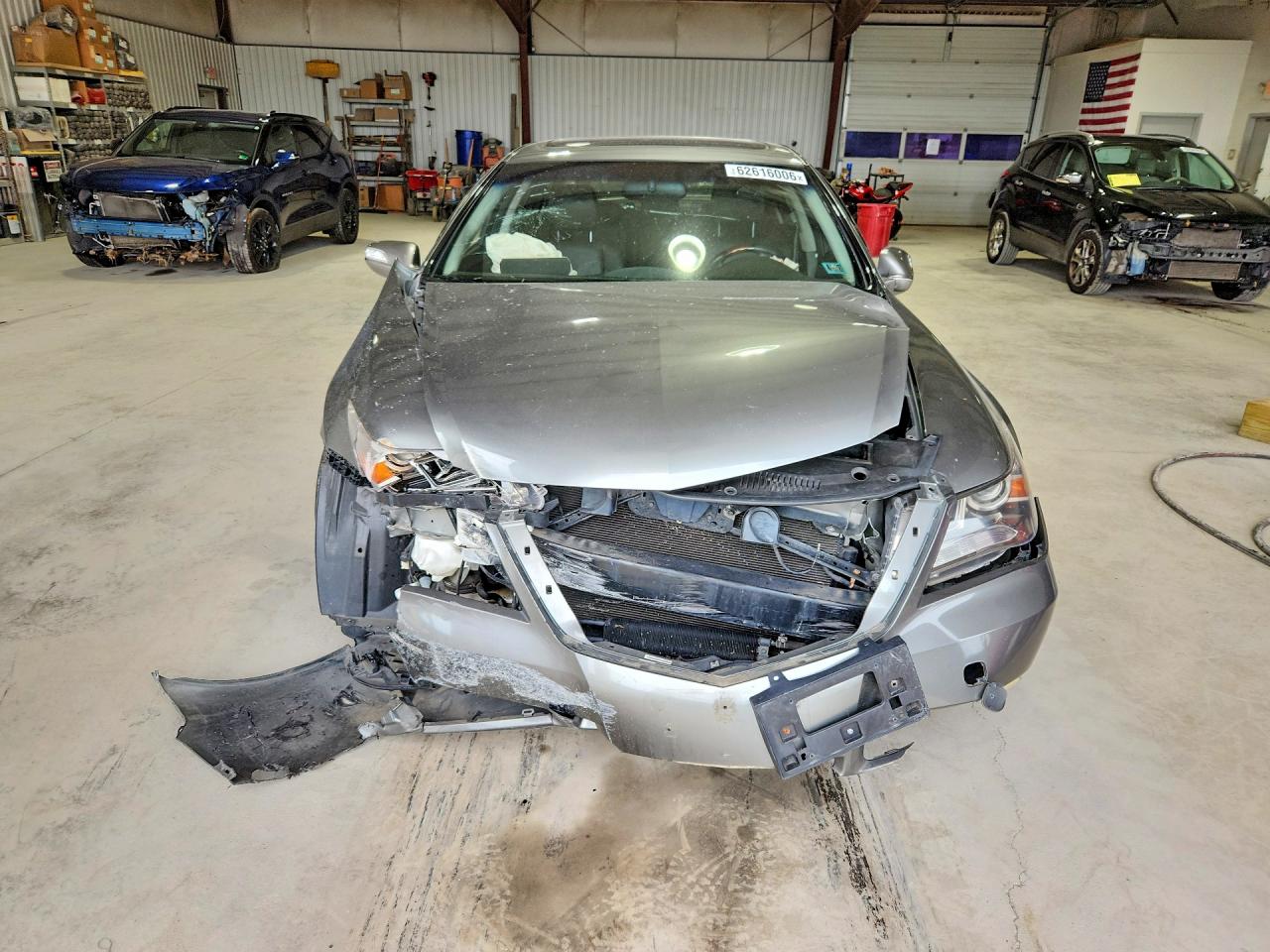 2010 Acura Rl Silver vin: JH4KB2F62AC001868