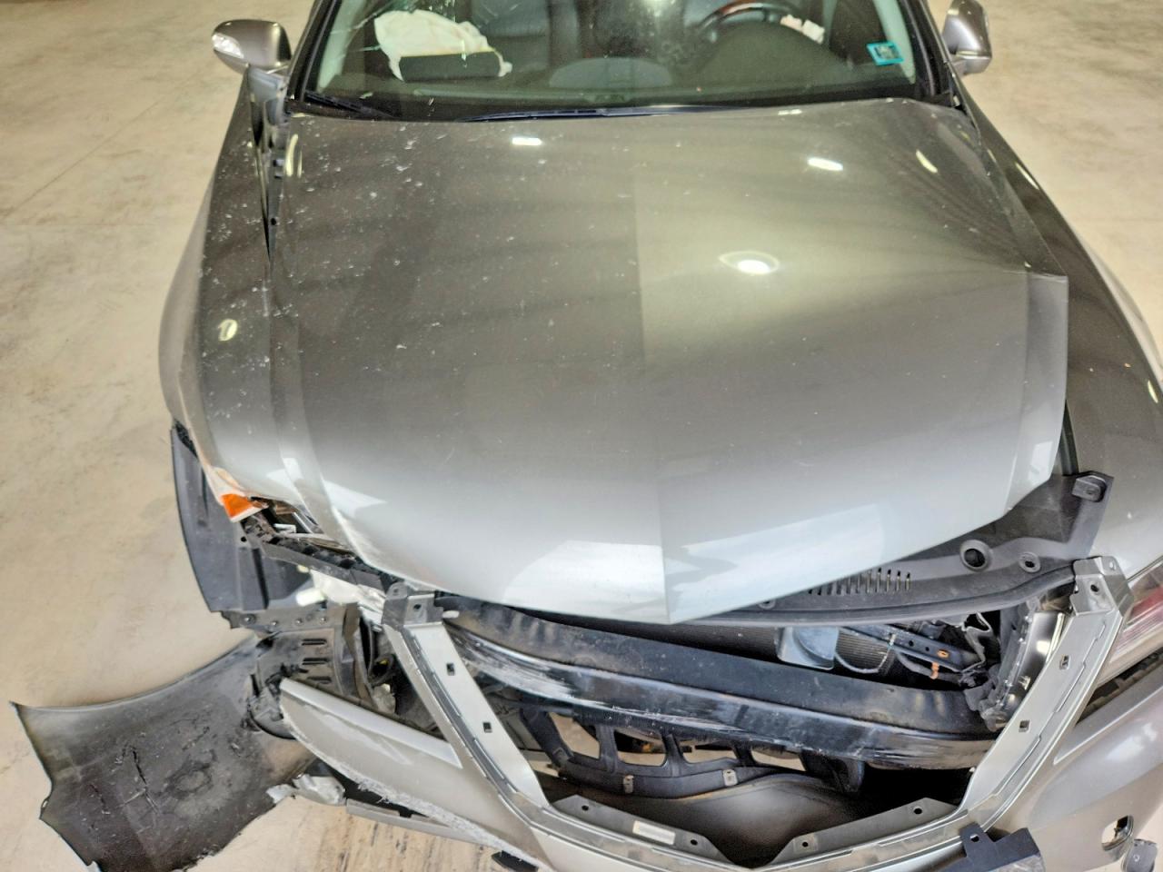 2010 Acura Rl Silver vin: JH4KB2F62AC001868