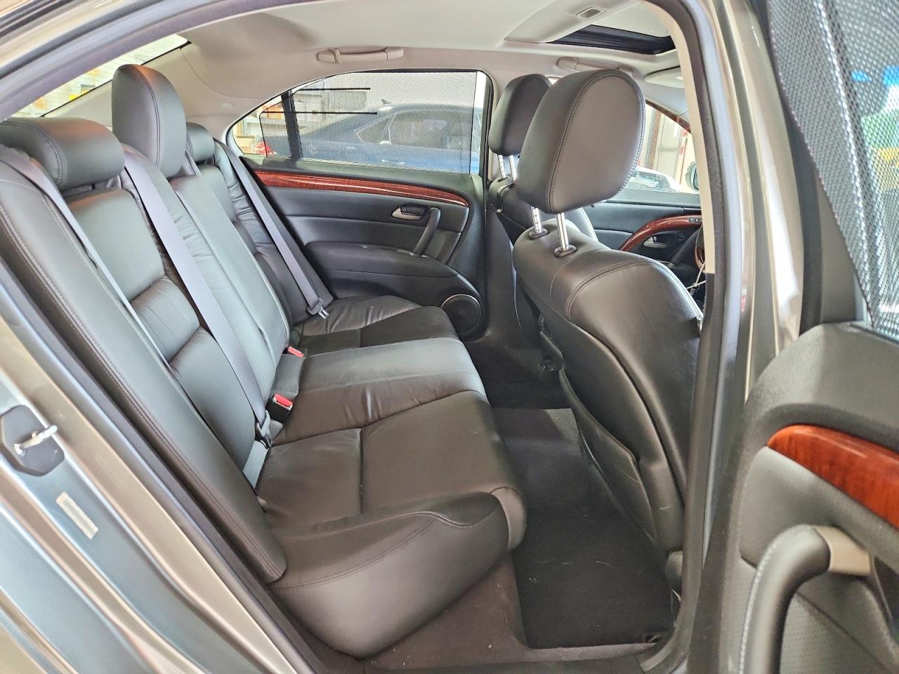 2010 Acura Rl Silver vin: JH4KB2F62AC001868