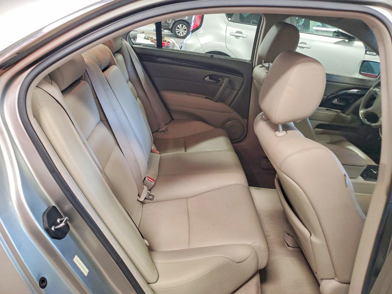 2010 Acura Rl Серебряный vin: JH4KB2F63AC002690