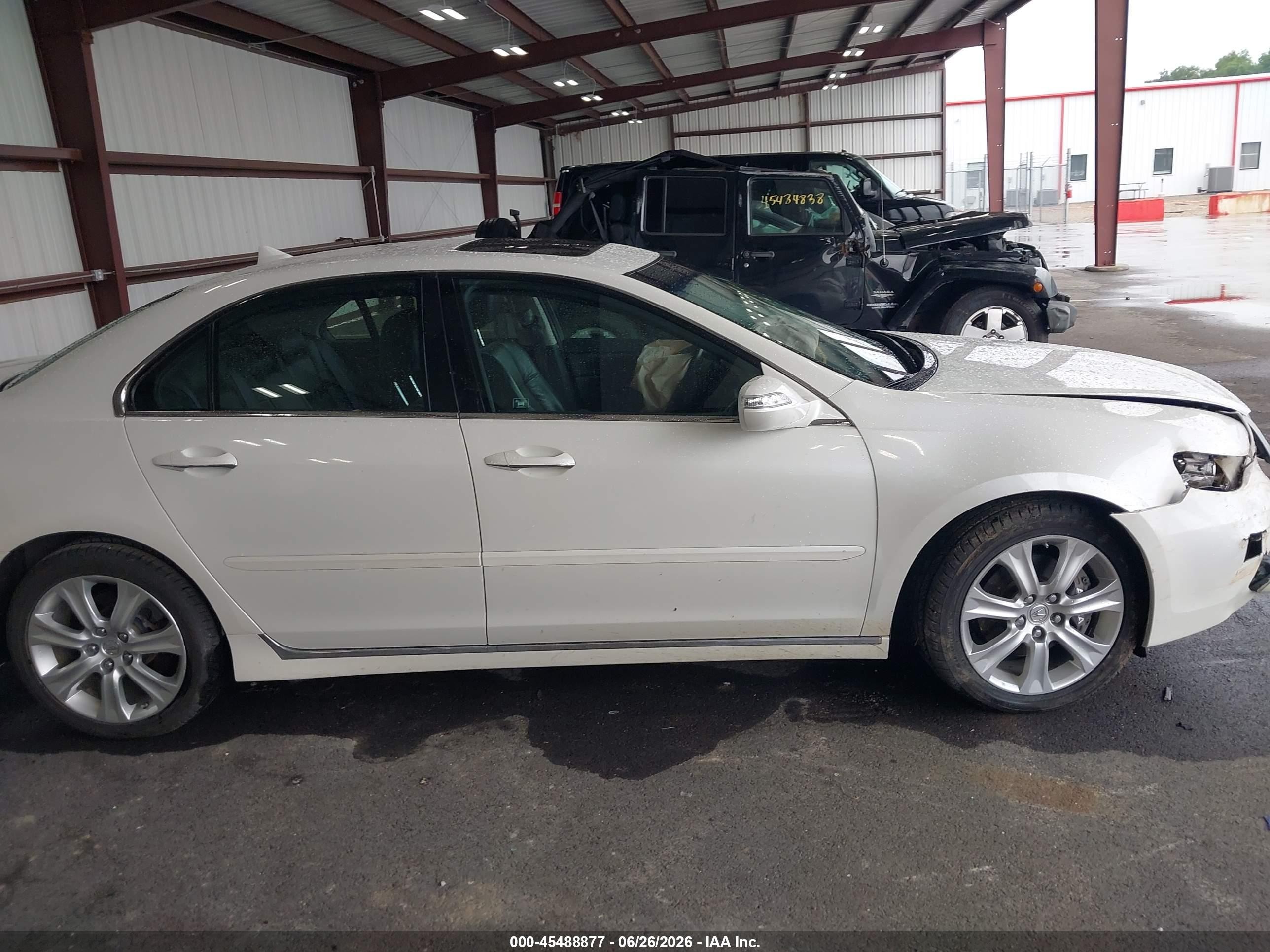 2010 Acura Rl 3.7 White vin: JH4KB2F65AC002187