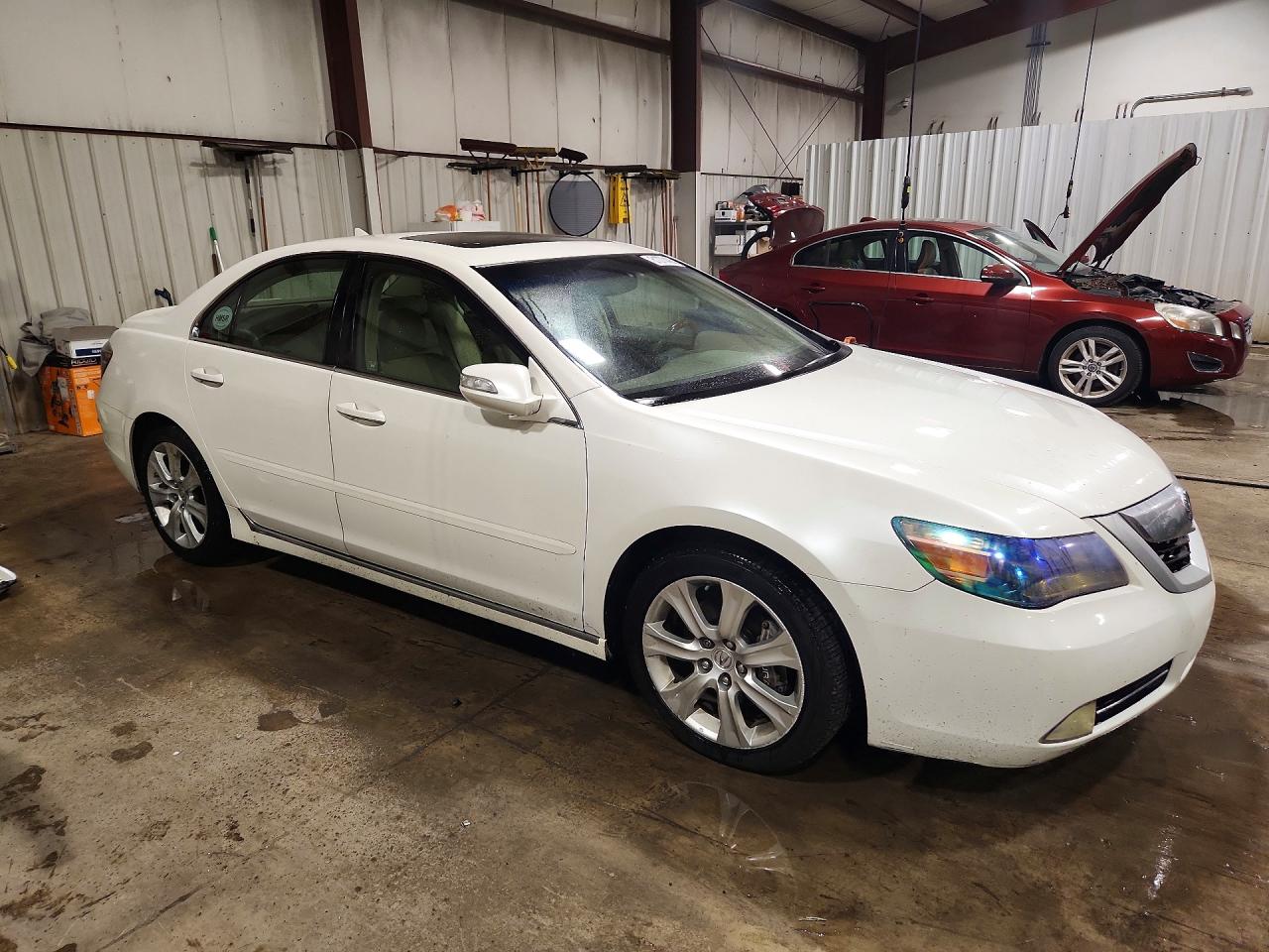 2010 Acura Rl White vin: JH4KB2F66AC002456