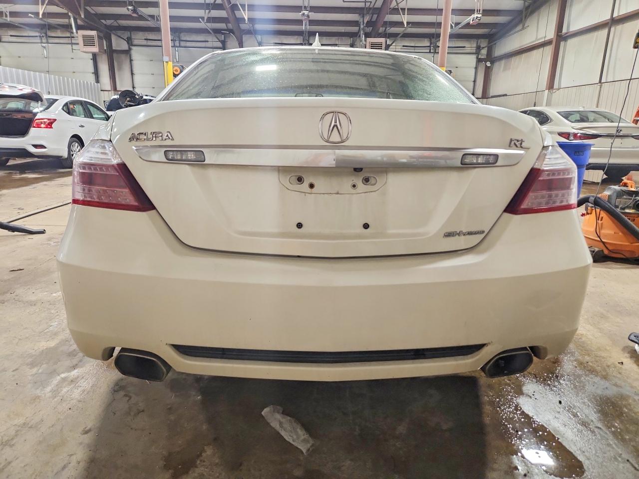 2010 Acura Rl White vin: JH4KB2F66AC002456