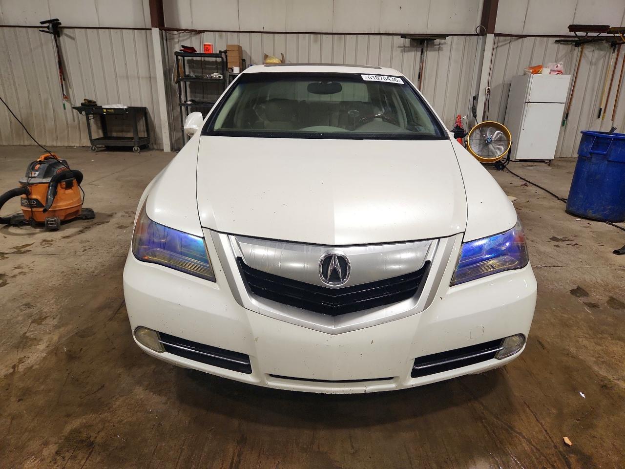 2010 Acura Rl White vin: JH4KB2F66AC002456