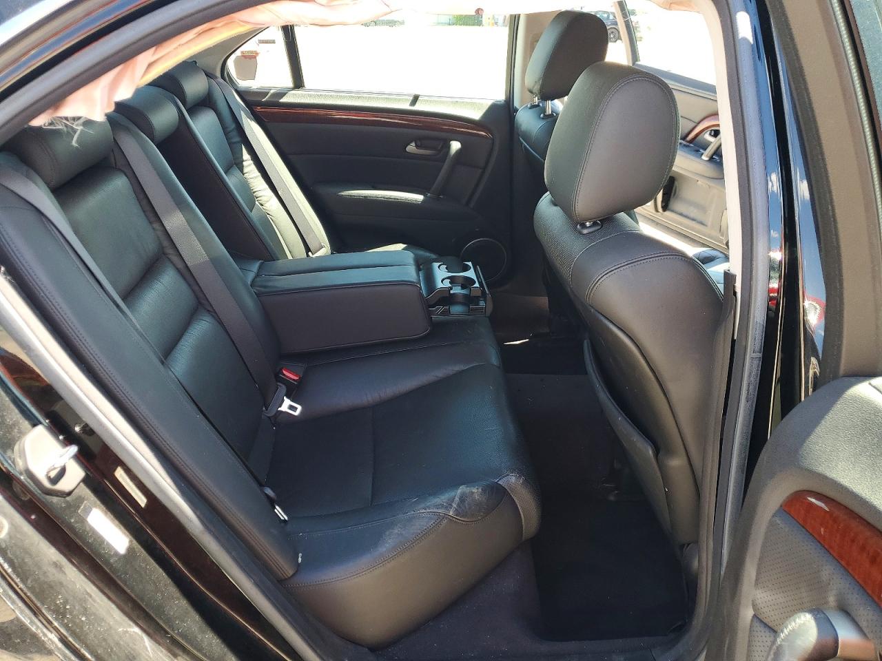 2010 Acura Rl Black vin: JH4KB2F68AC002586