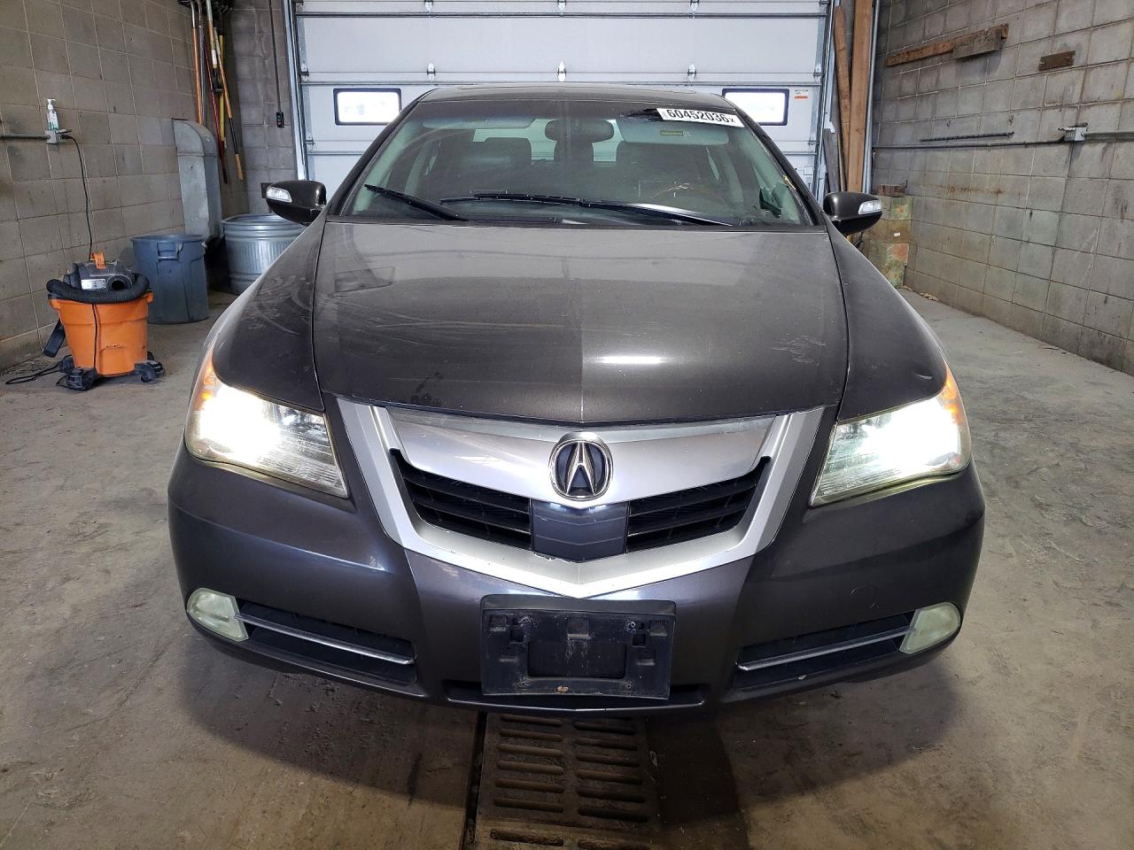 2010 Acura Rl Gray vin: JH4KB2F69AC001477