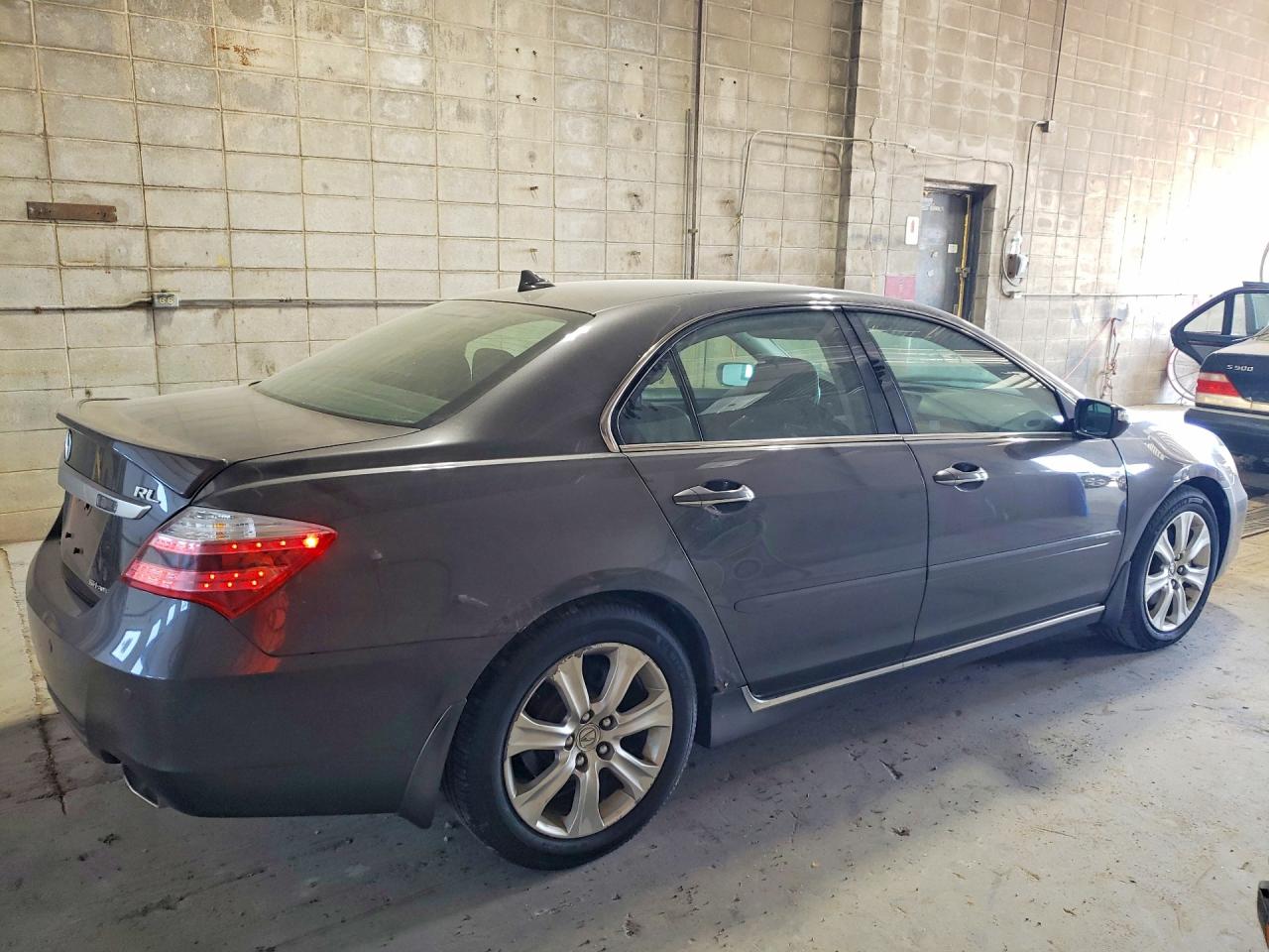 2010 Acura Rl Gray vin: JH4KB2F69AC001477