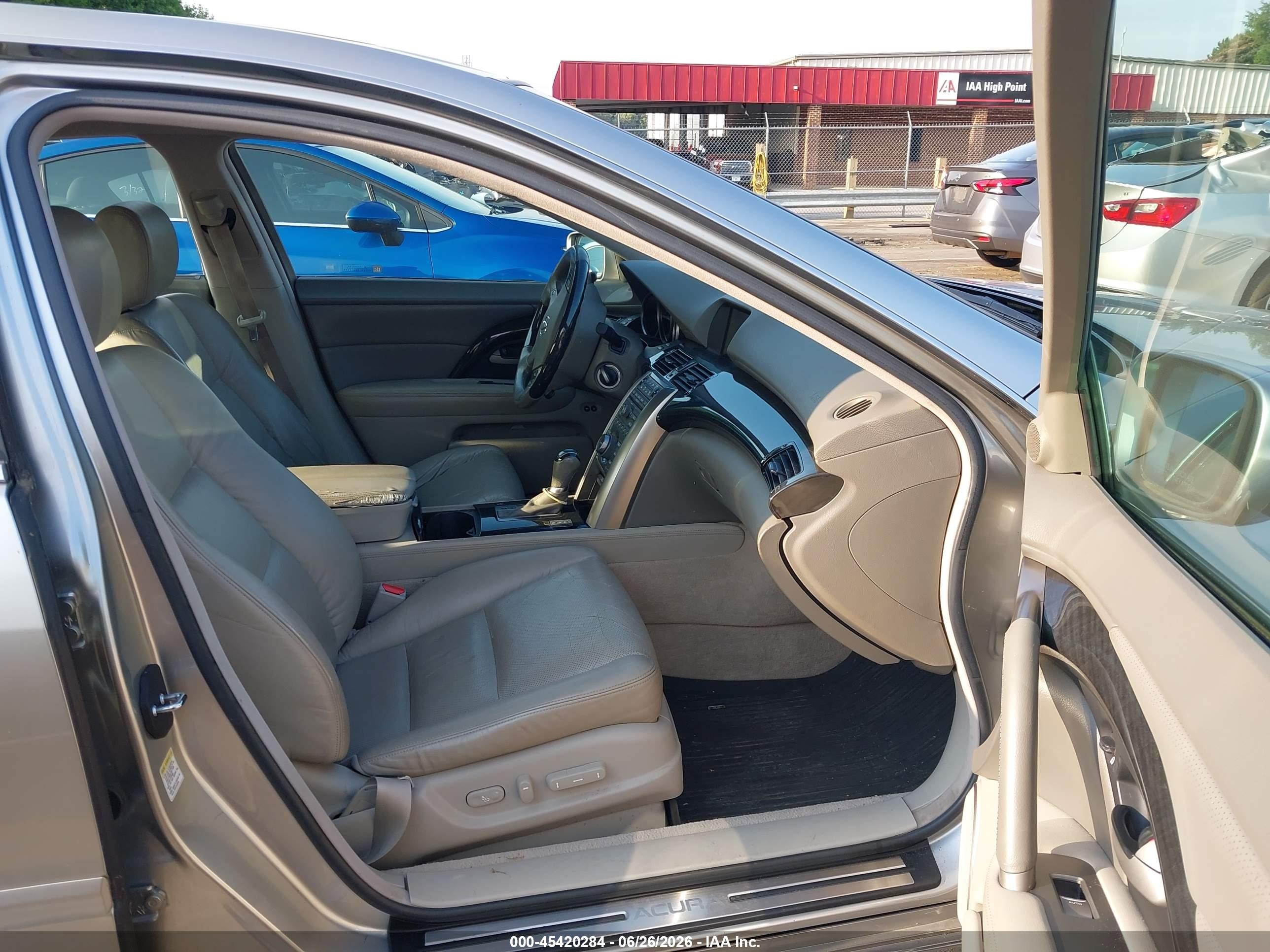 2010 Acura Rl 3.7 Silver vin: JH4KB2F69AC002130