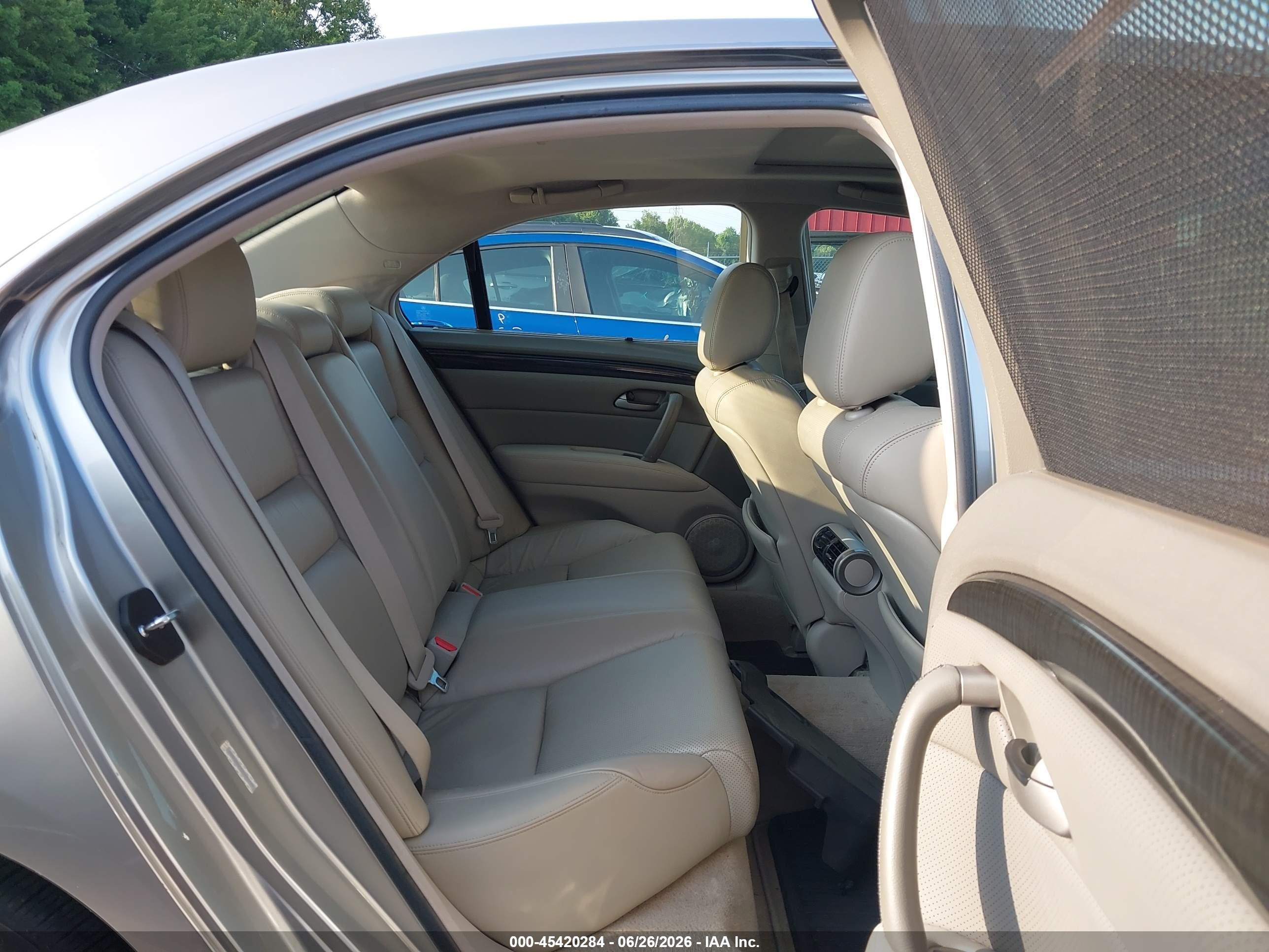 2010 Acura Rl 3.7 Silver vin: JH4KB2F69AC002130