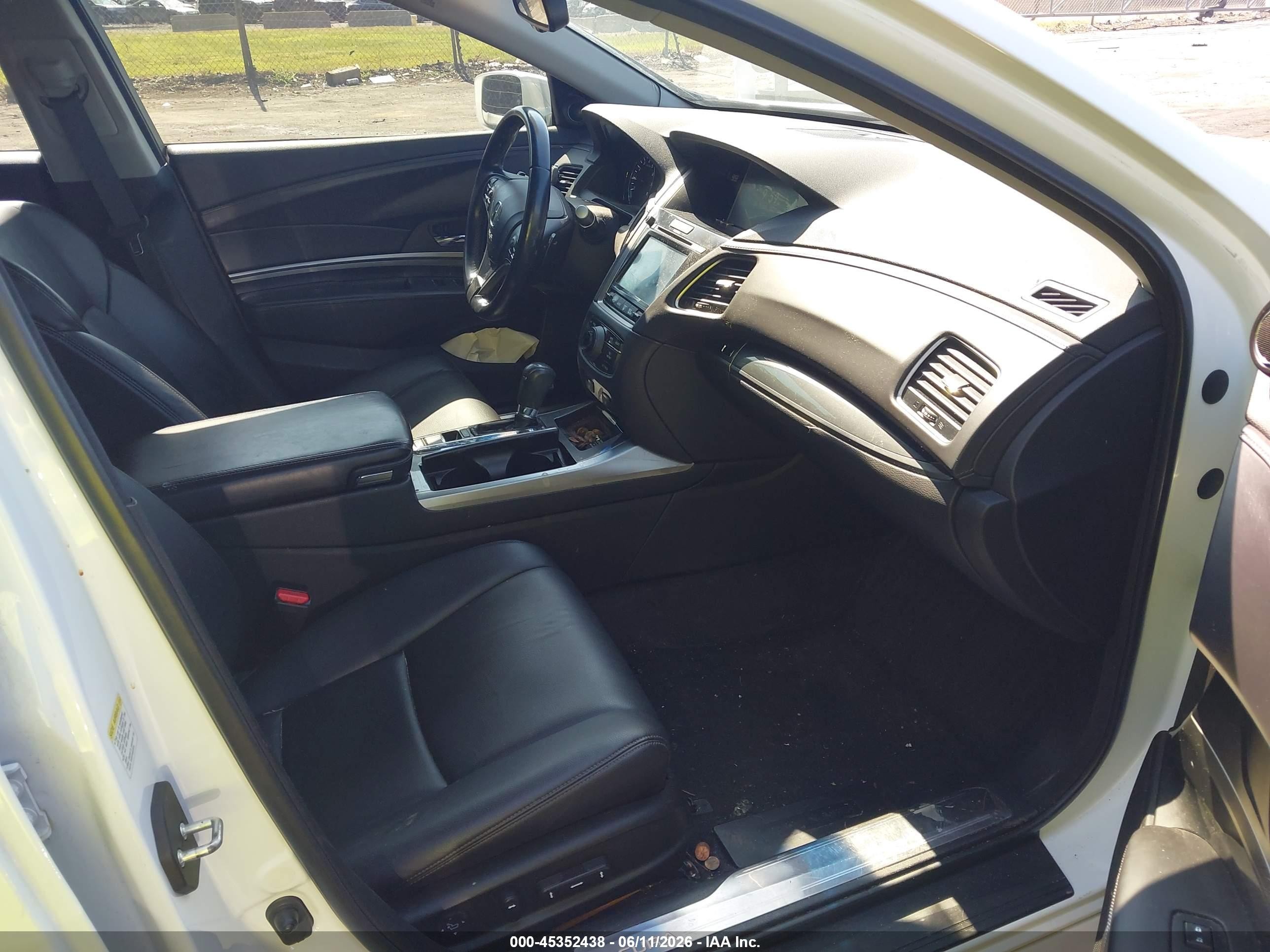 2014 Acura Rlx   White vin: JH4KC1F35EC002404