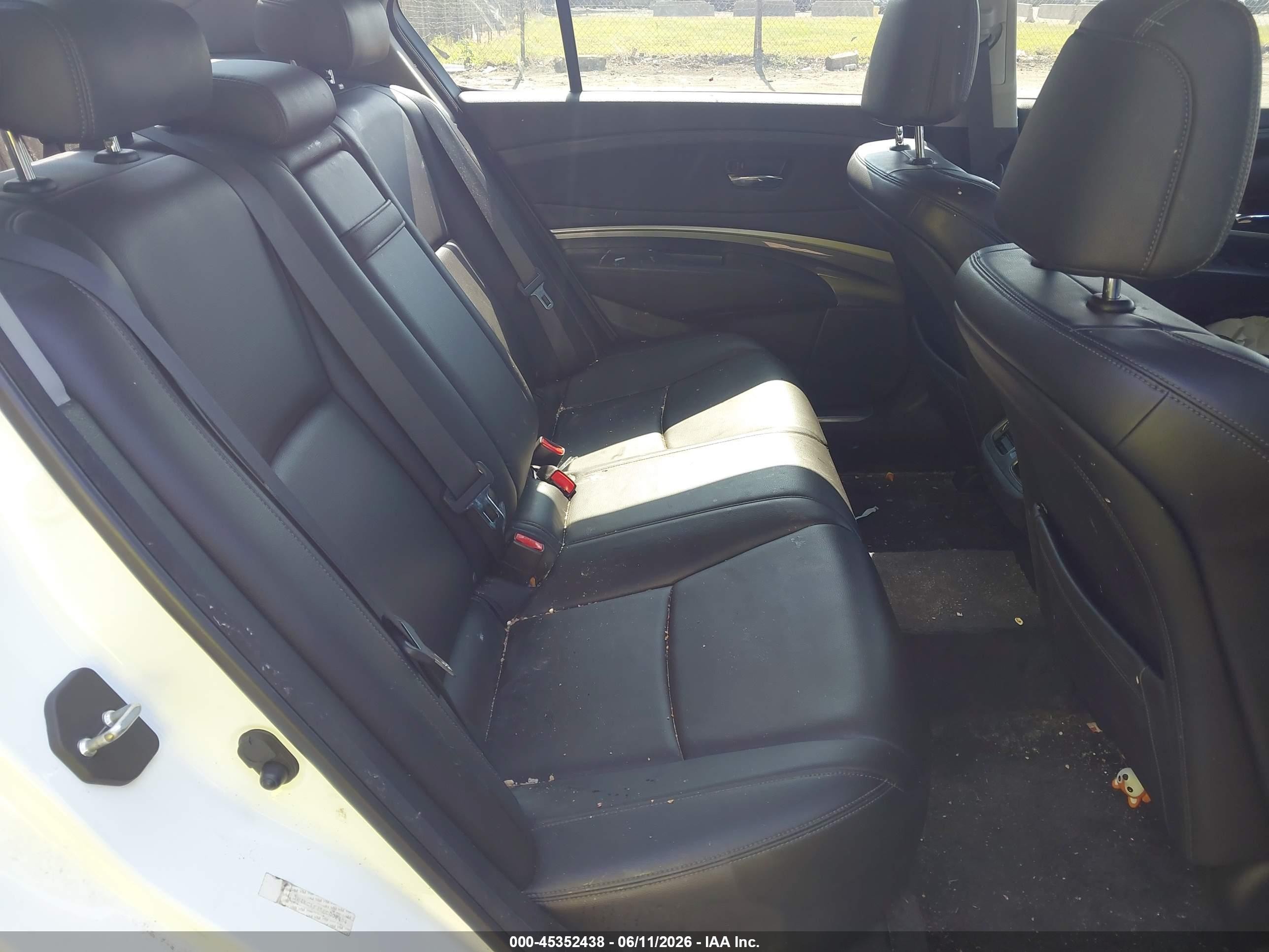 2014 Acura Rlx   White vin: JH4KC1F35EC002404