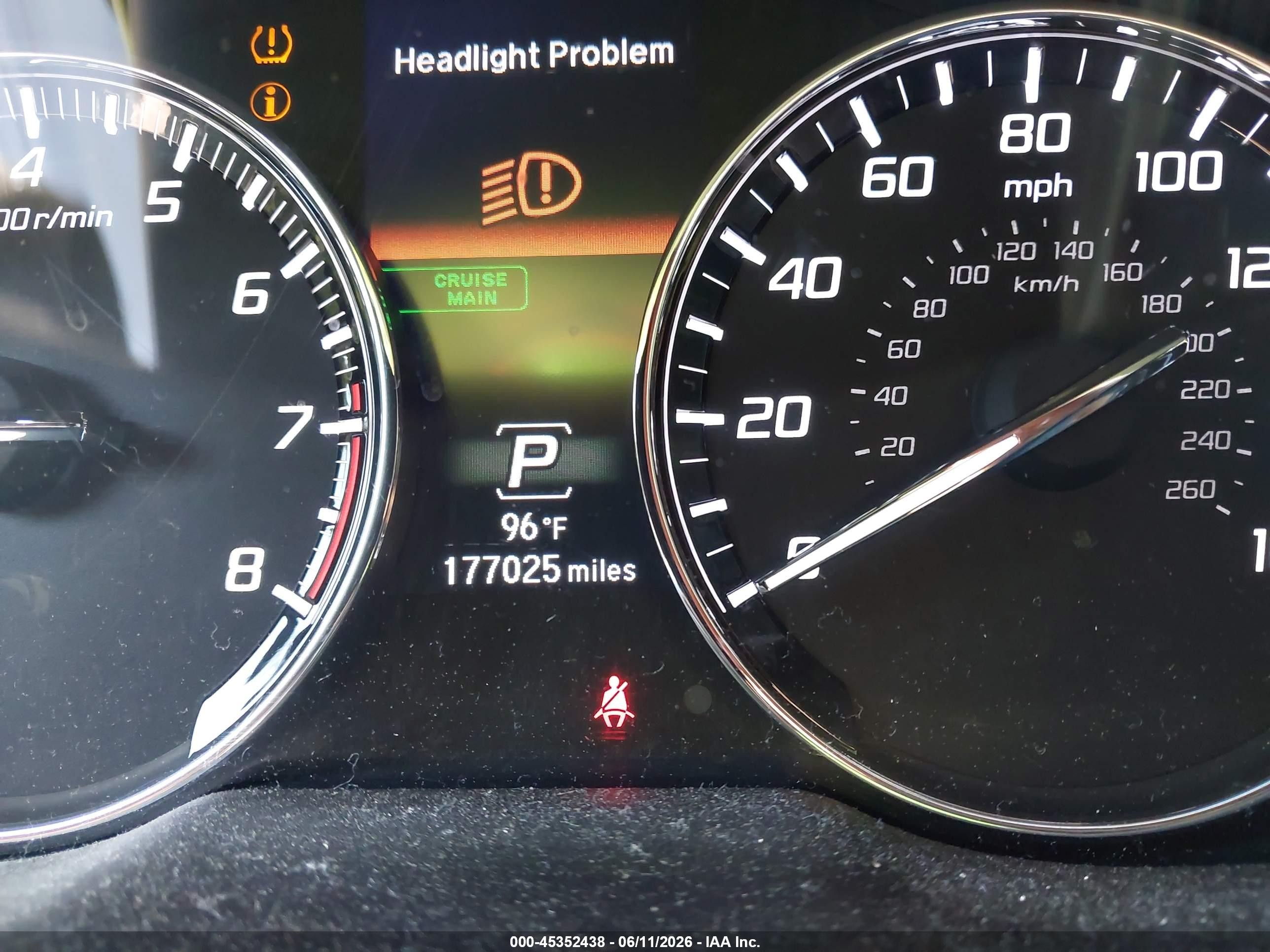 2014 Acura Rlx   White vin: JH4KC1F35EC002404