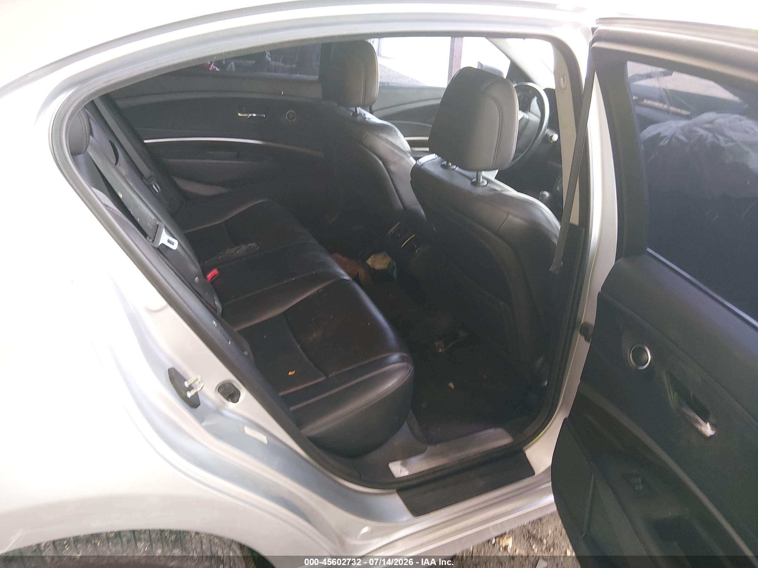 2015 Acura Rlx   Silver vin: JH4KC1F52FC000175