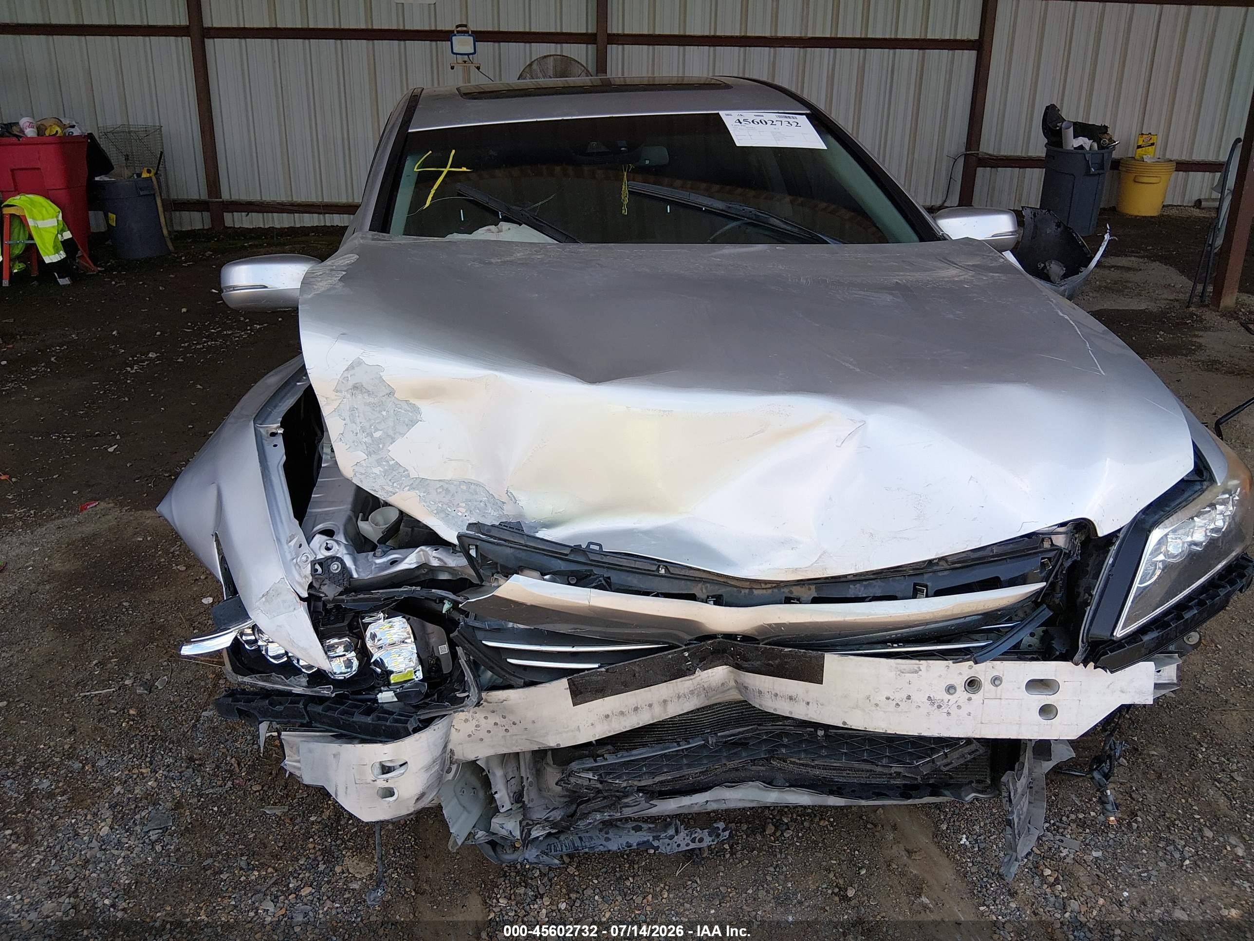 2015 Acura Rlx   Silver vin: JH4KC1F52FC000175