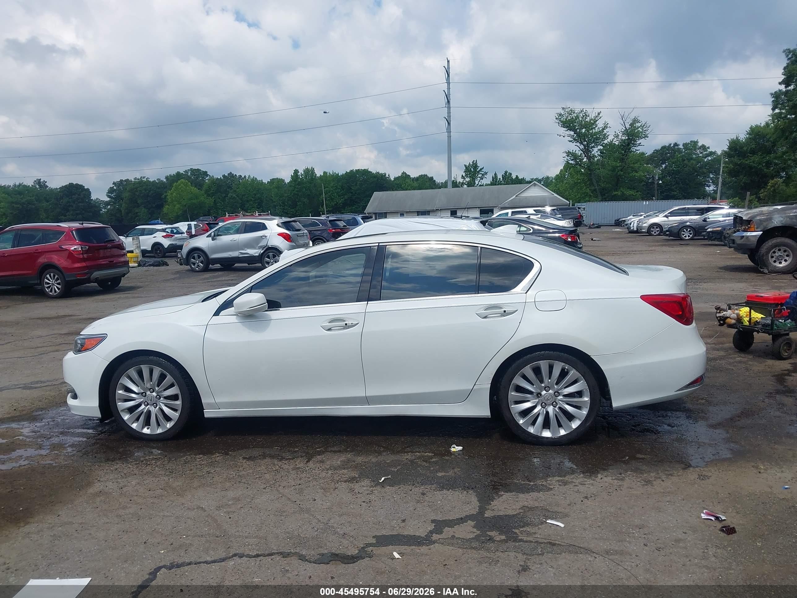 2015 Acura Rlx   White vin: JH4KC1F56FC000258