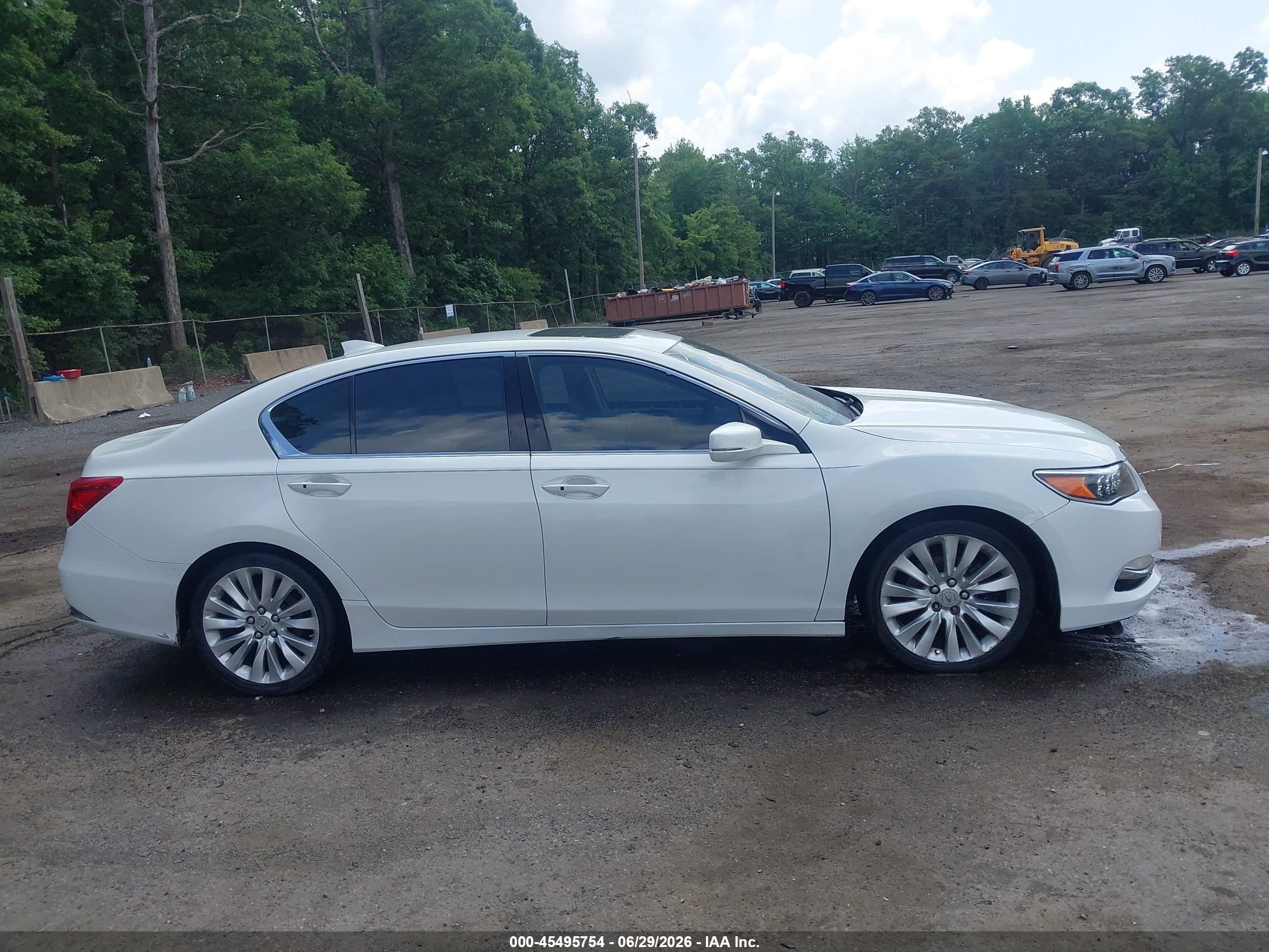 2015 Acura Rlx   White vin: JH4KC1F56FC000258