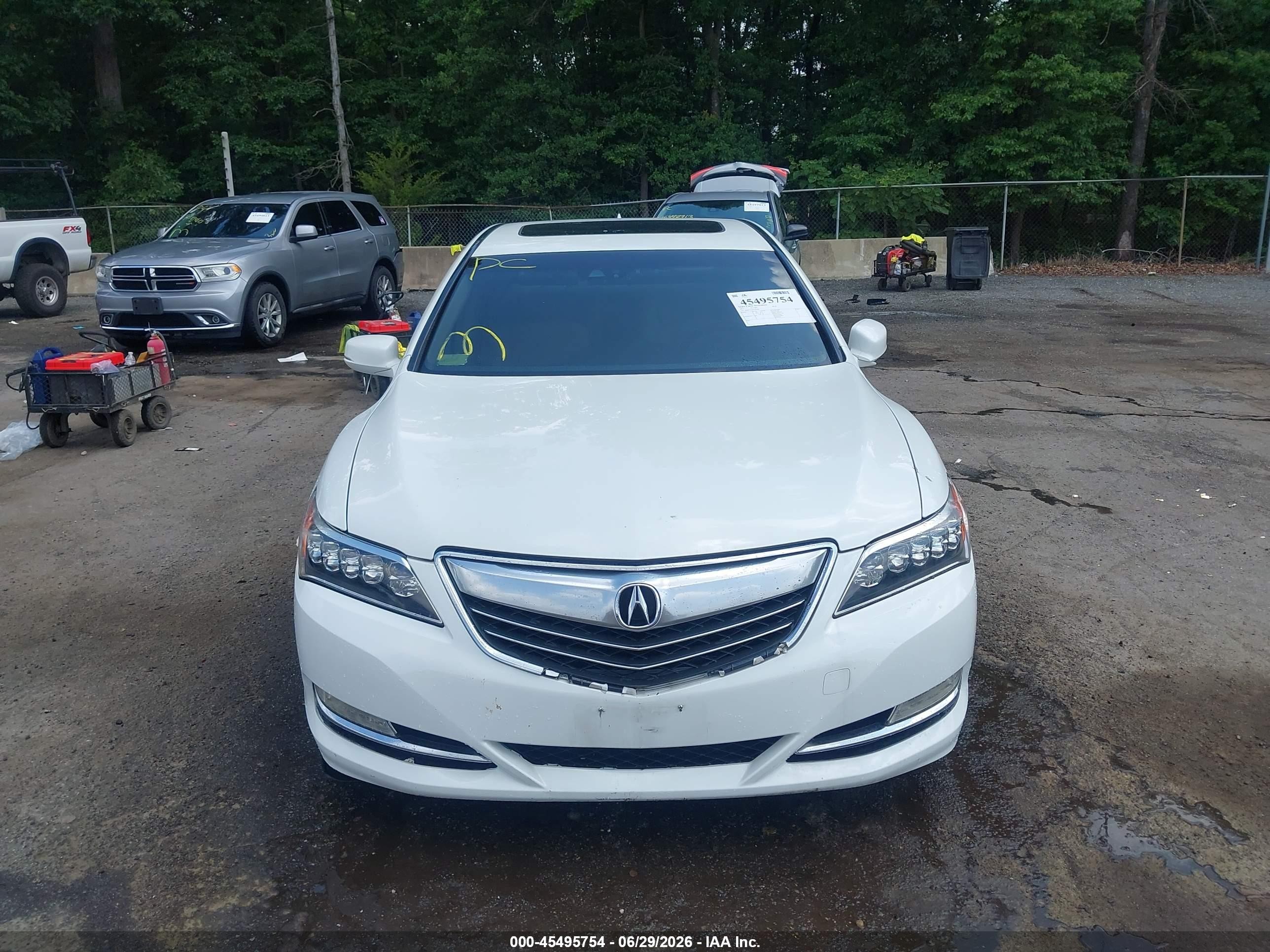 2015 Acura Rlx   White vin: JH4KC1F56FC000258