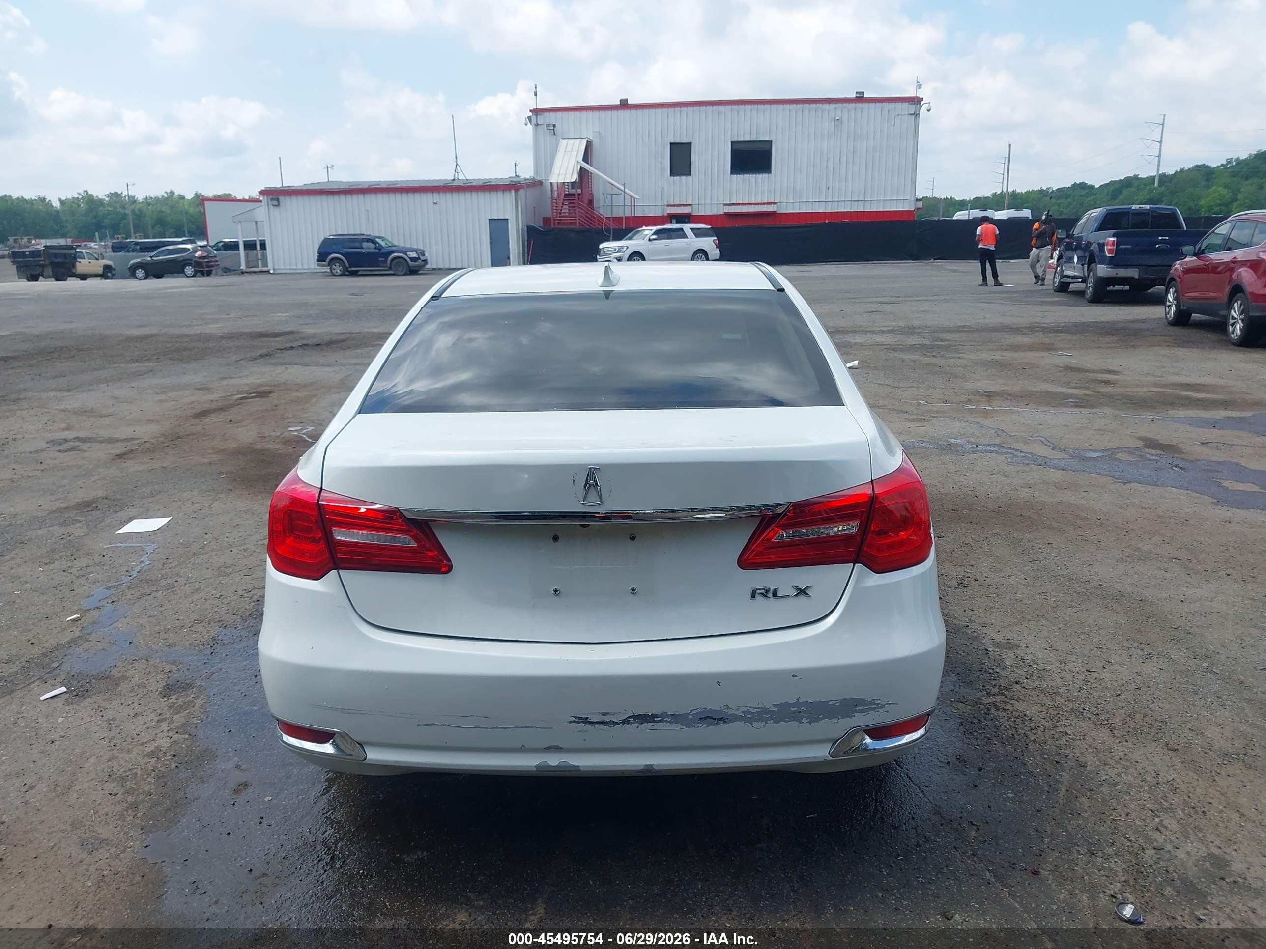 2015 Acura Rlx   White vin: JH4KC1F56FC000258