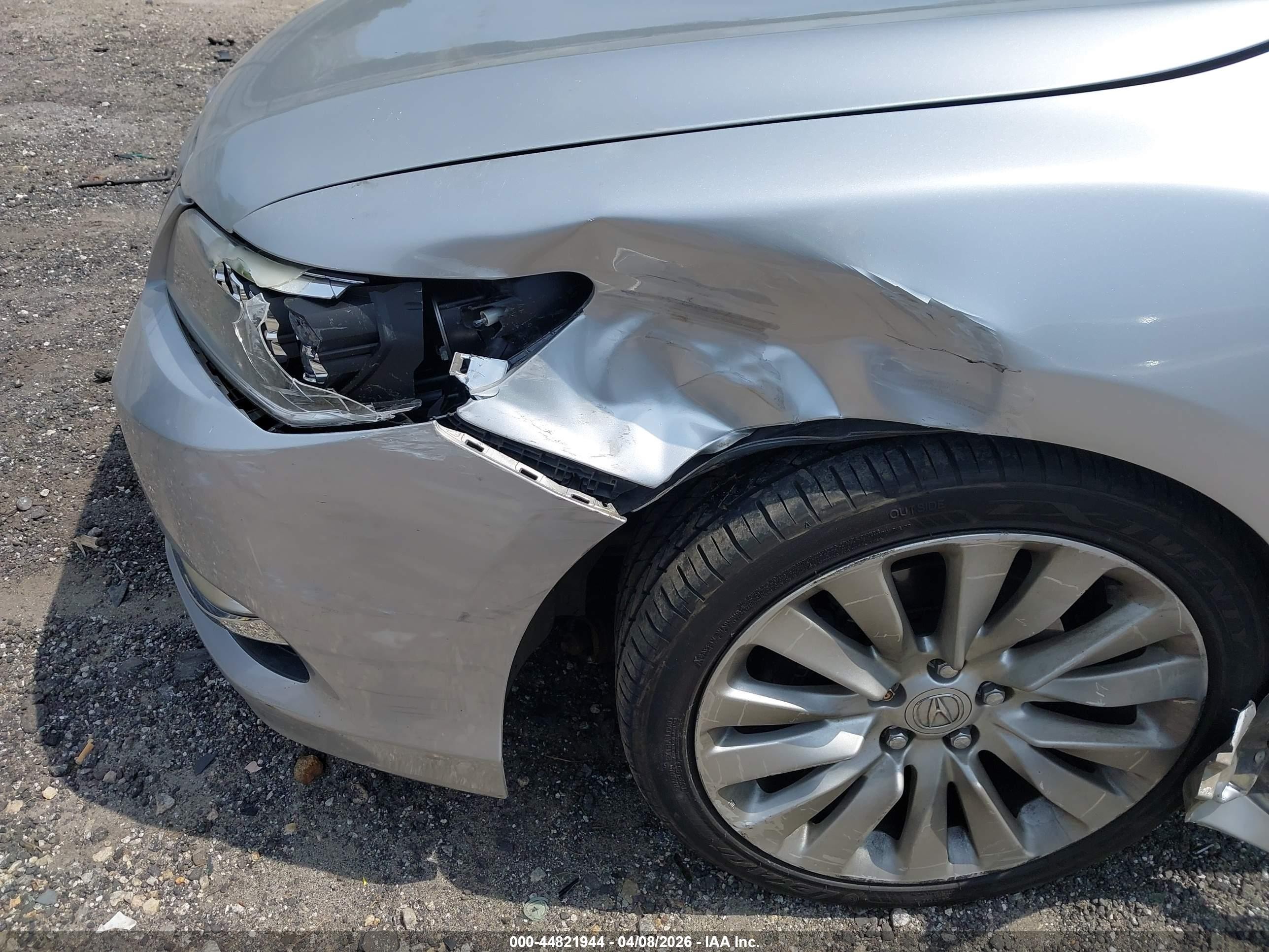 2015 Acura Rlx   Серебряный vin: JH4KC1F56FC001278