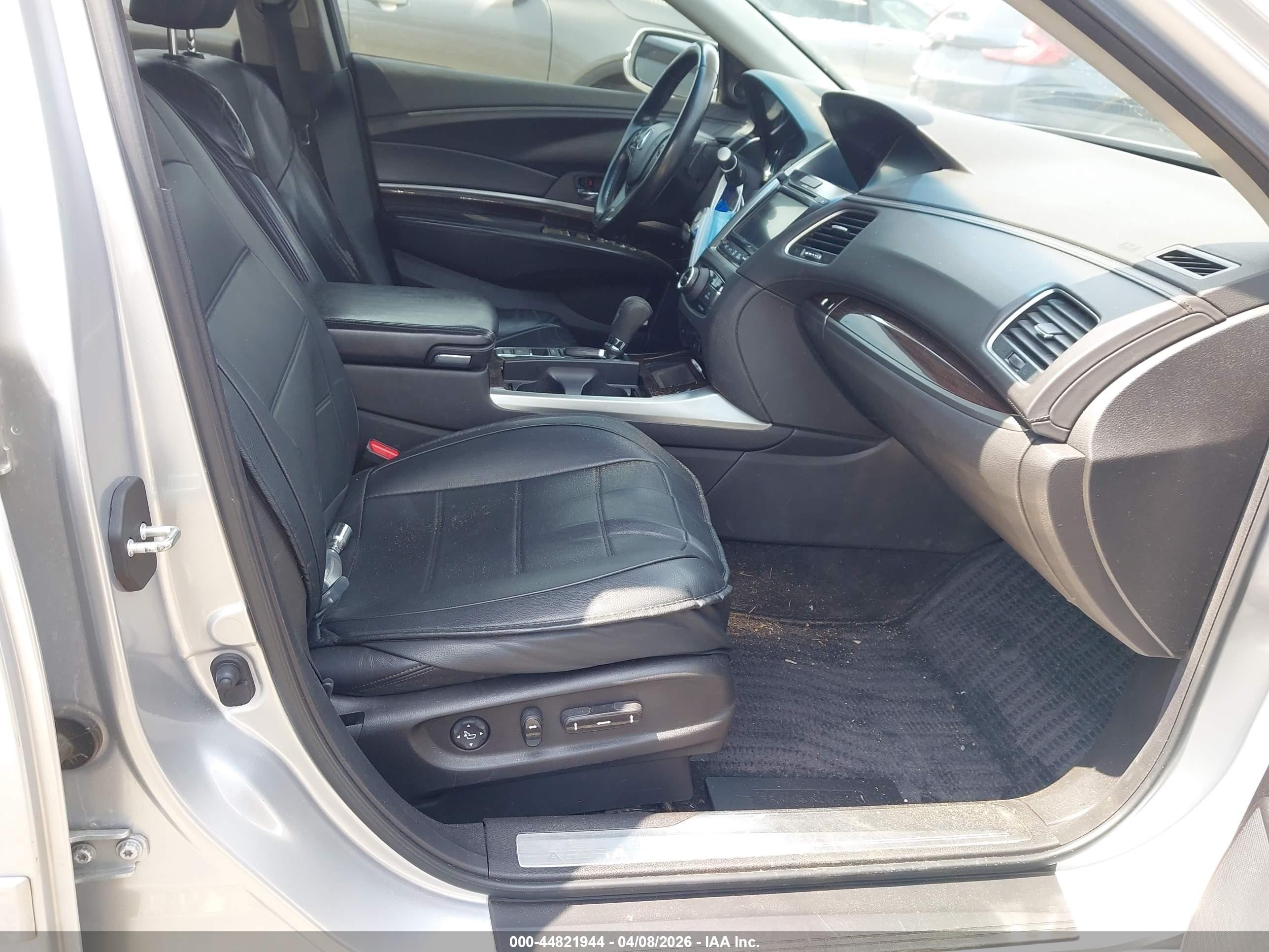 2015 Acura Rlx   Серебряный vin: JH4KC1F56FC001278