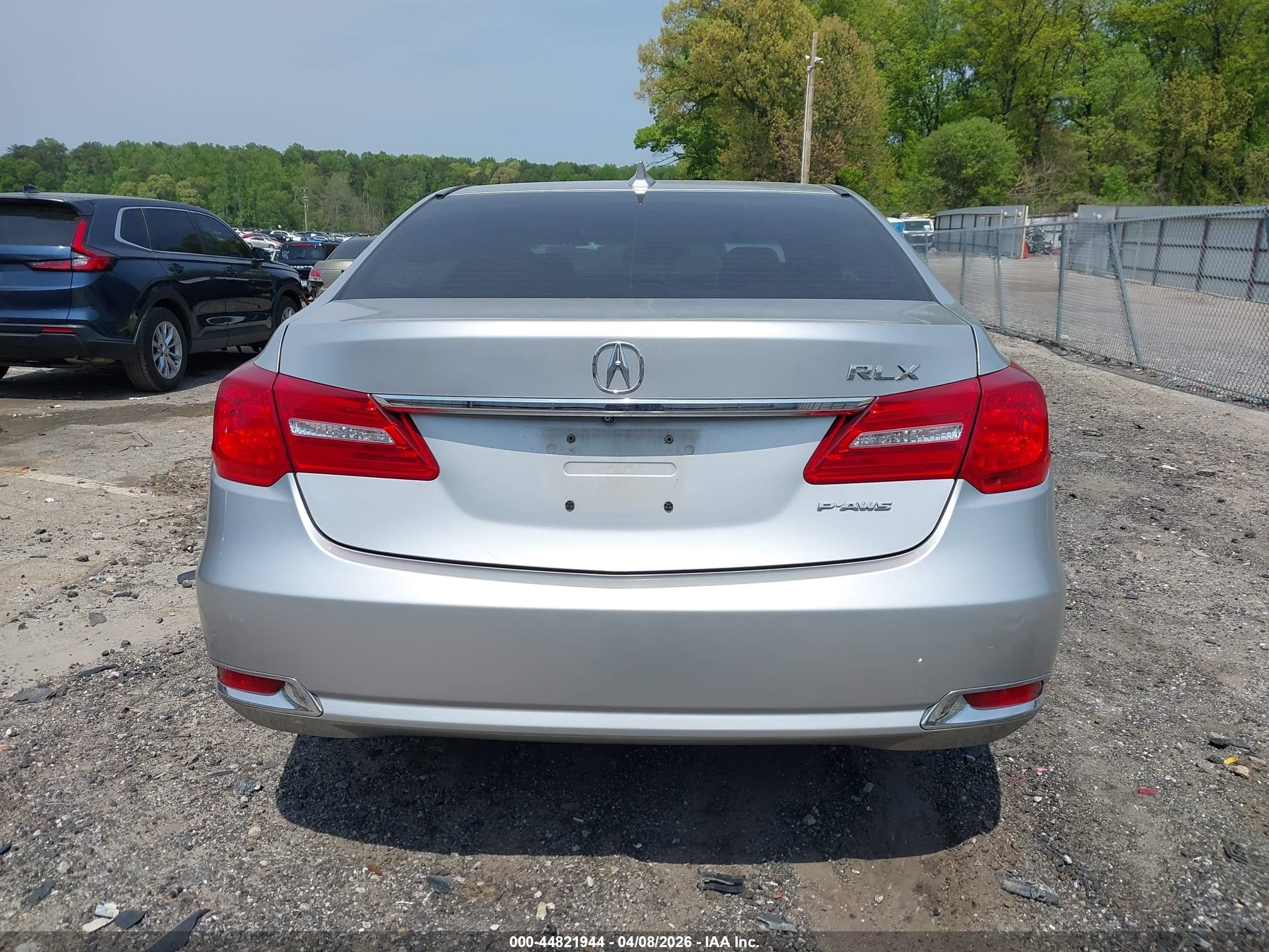 2015 Acura Rlx   Серебряный vin: JH4KC1F56FC001278