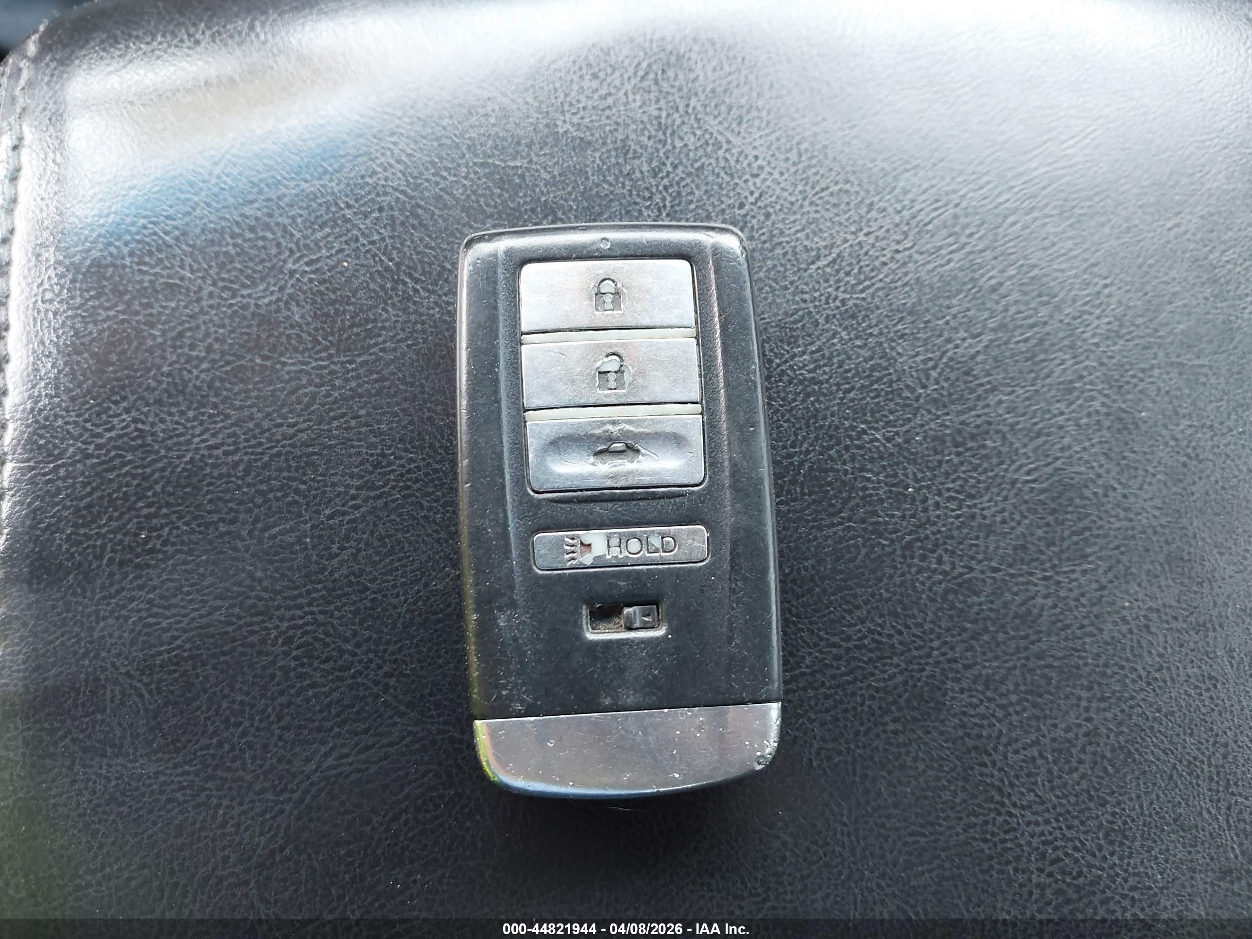 2015 Acura Rlx   Серебряный vin: JH4KC1F56FC001278