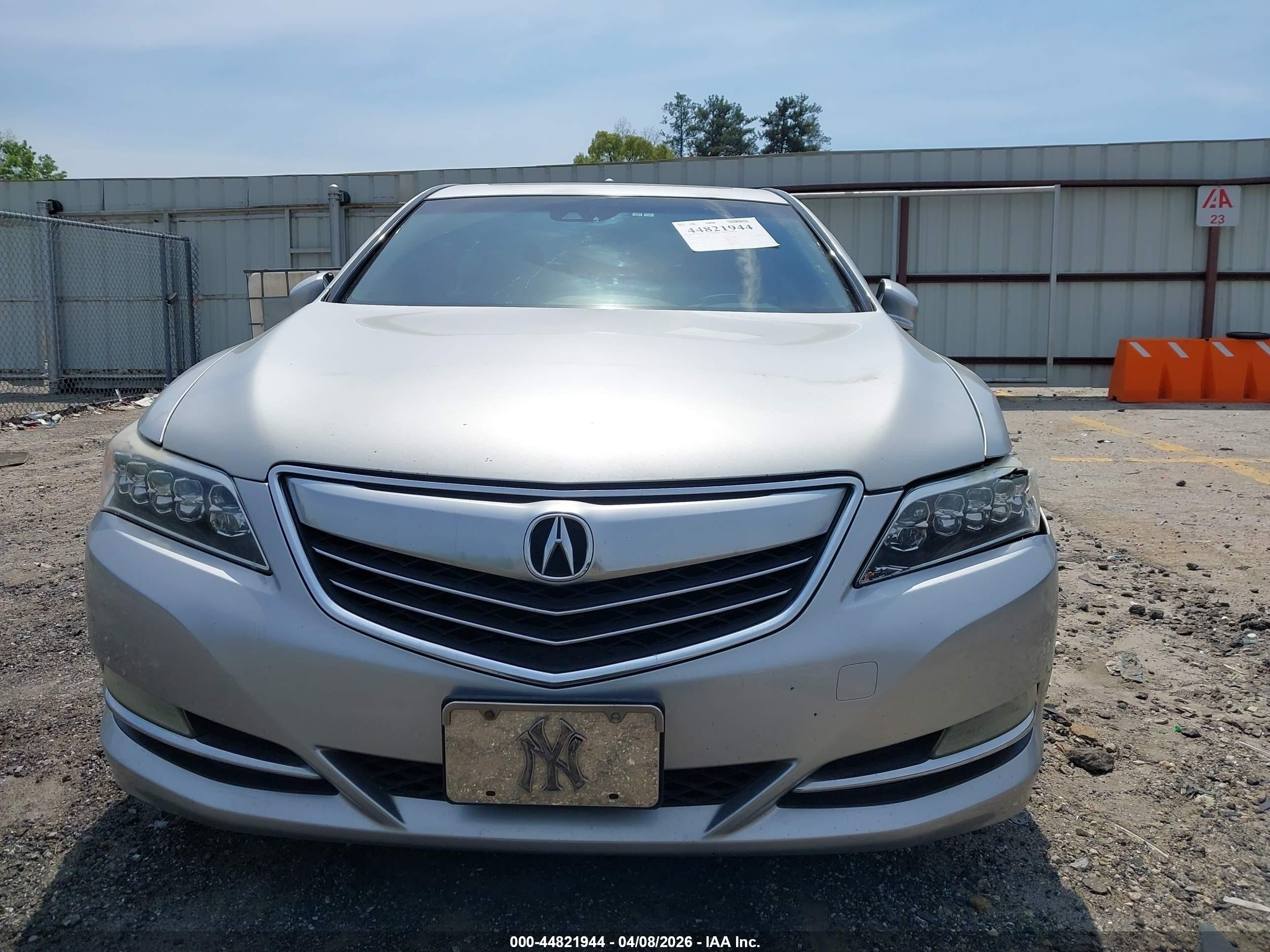 2015 Acura Rlx   Серебряный vin: JH4KC1F56FC001278