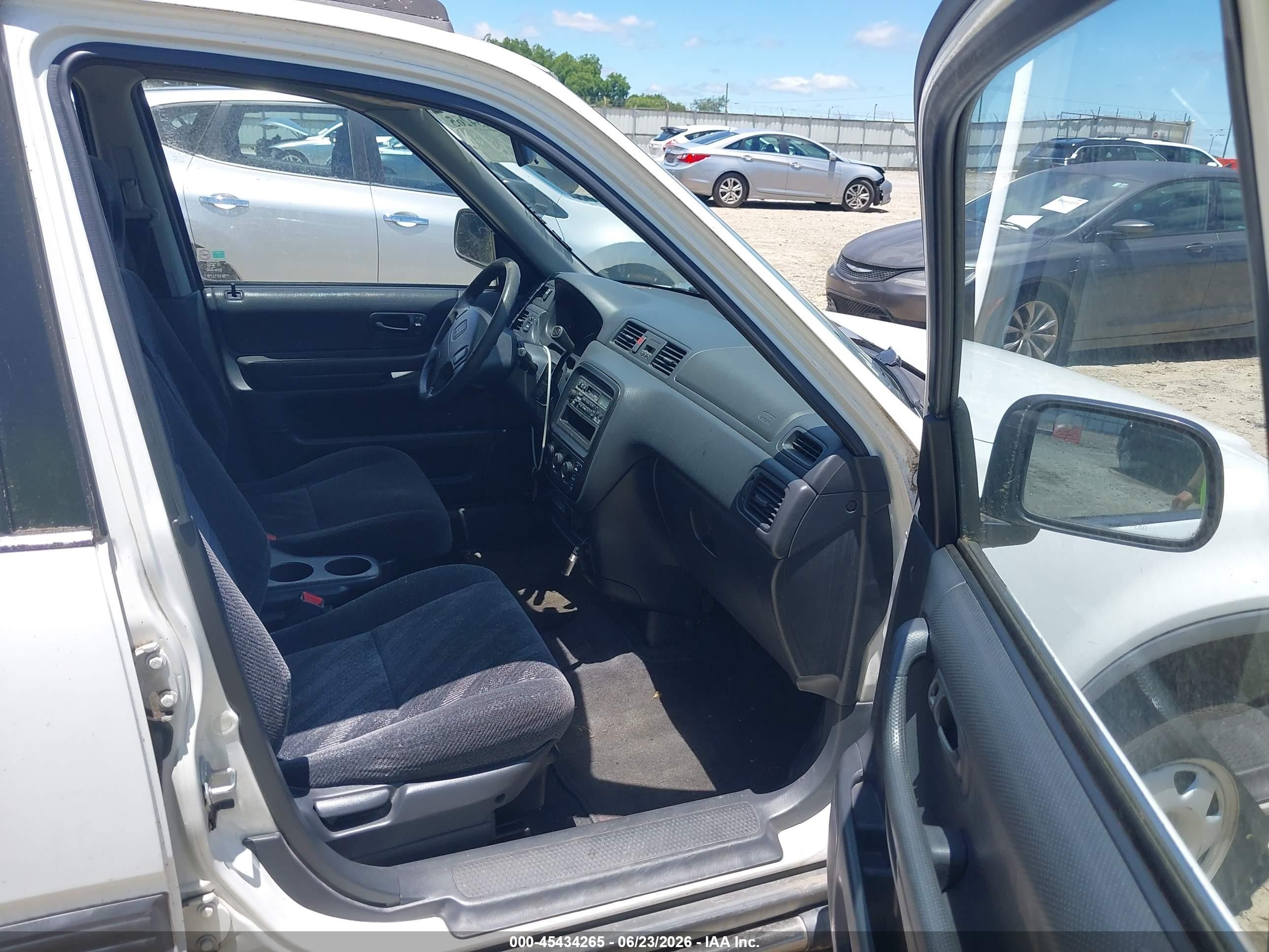 2001 Honda Cr-v Lx White vin: JHLRD18441C015791