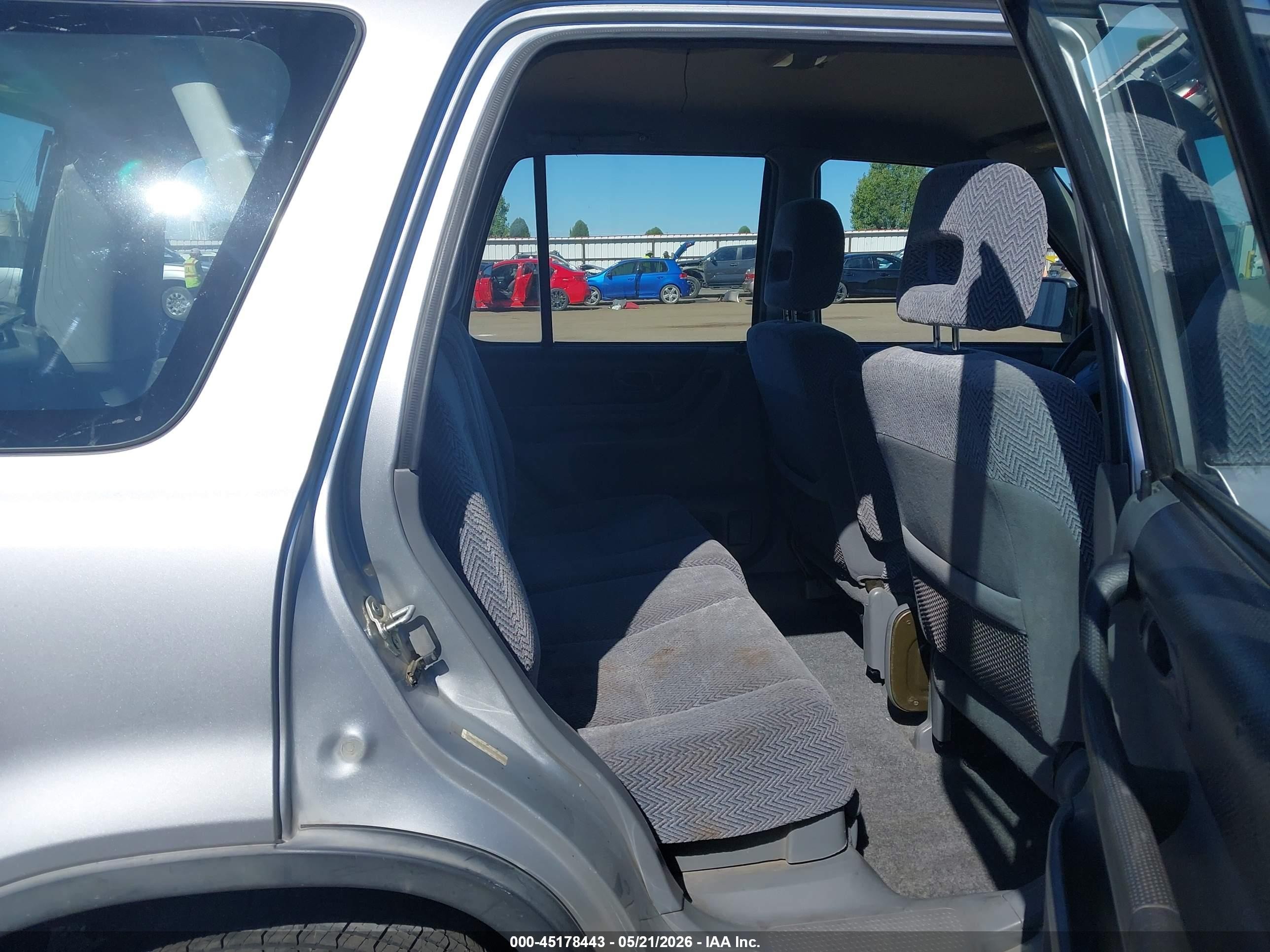 1997 Honda Cr-v   Silver vin: JHLRD1848VC016223