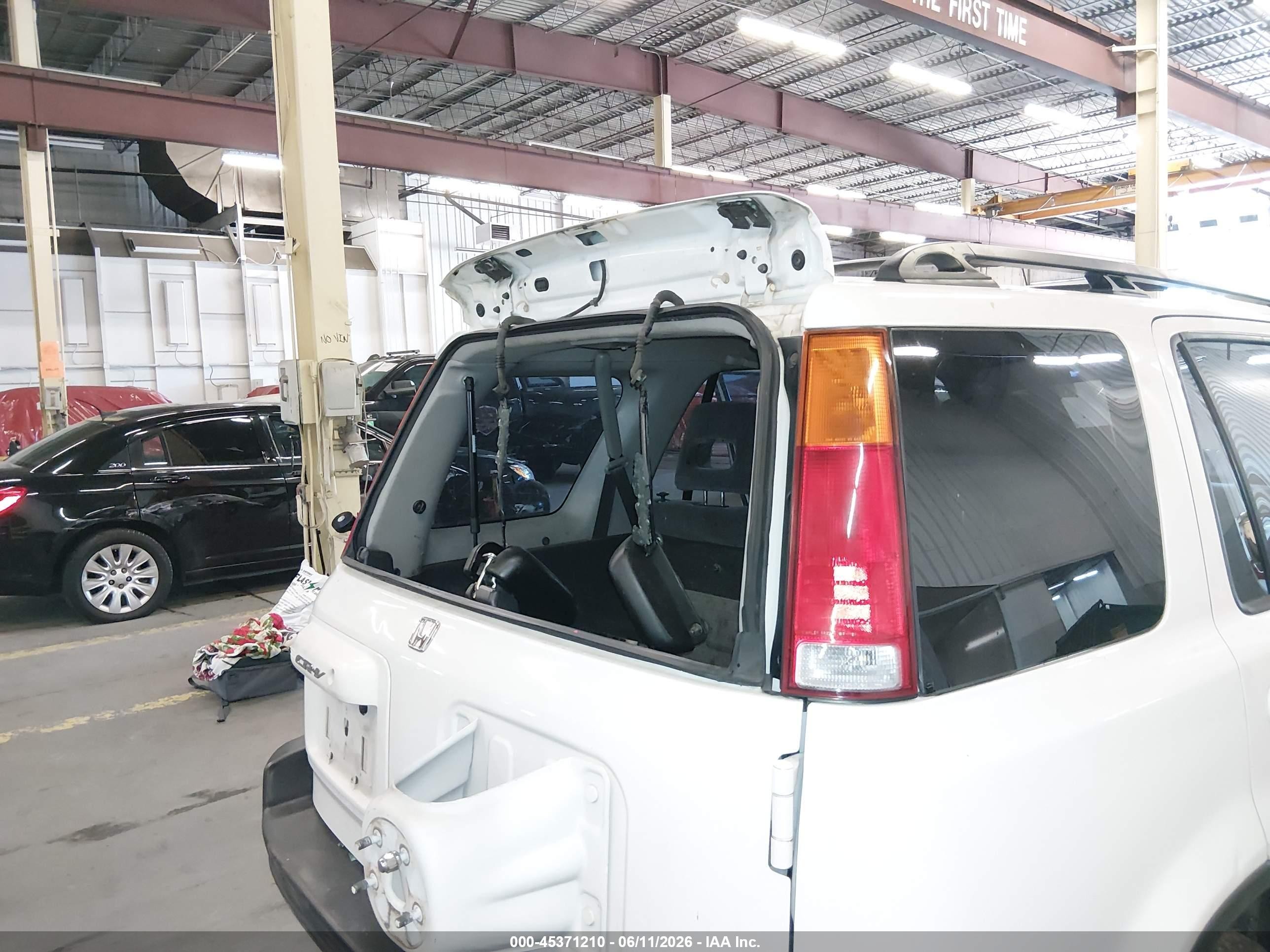 2000 Honda Cr-v Ex White vin: JHLRD1860YC002192