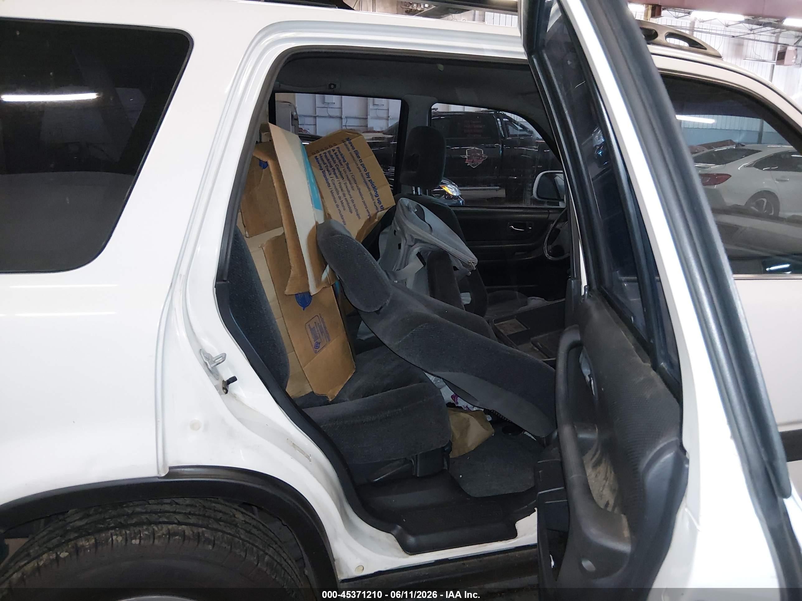 2000 Honda Cr-v Ex White vin: JHLRD1860YC002192
