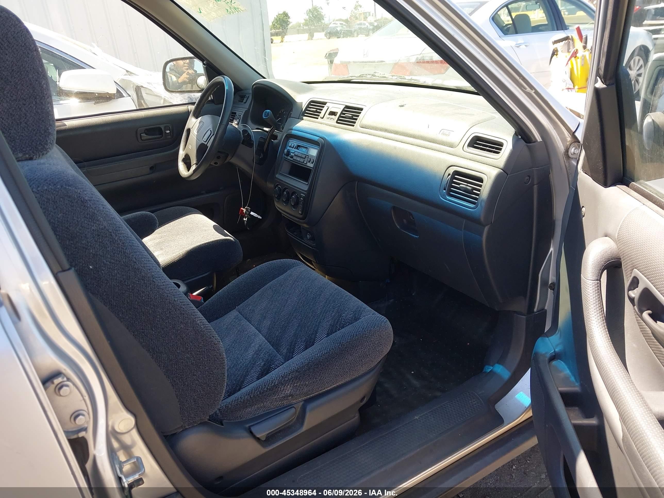 2000 Honda Cr-v Lx Gray vin: JHLRD2845YC018425