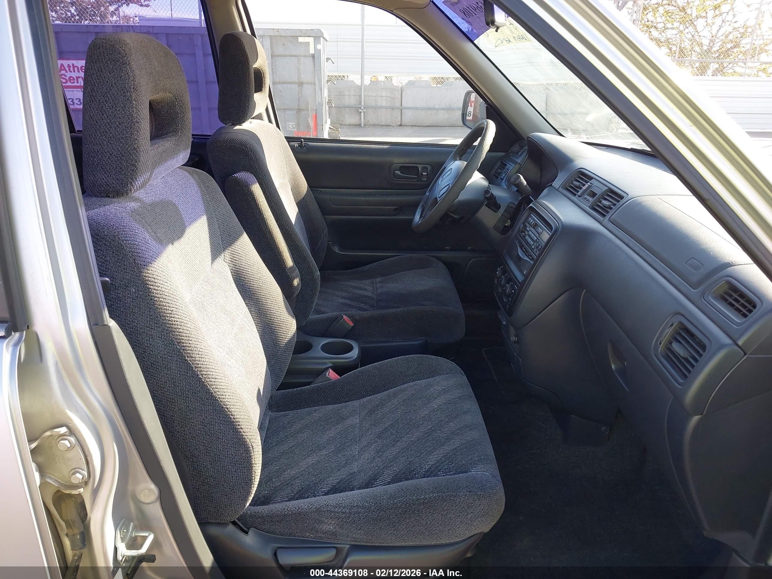 1999 Honda Cr-v Lx Серебряный vin: JHLRD2846XC015872