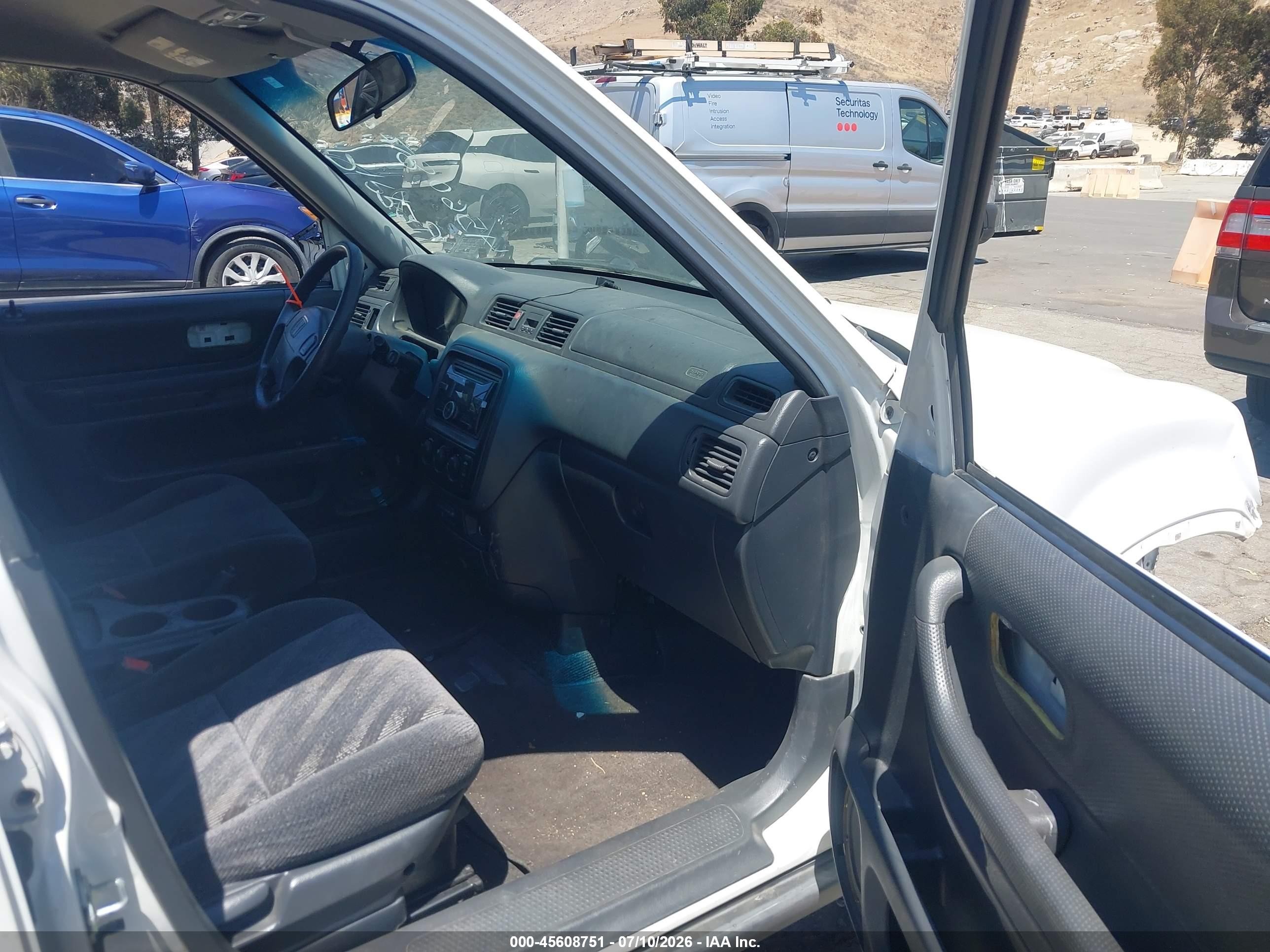 2000 Honda Cr-v Lx White vin: JHLRD2846YC010348