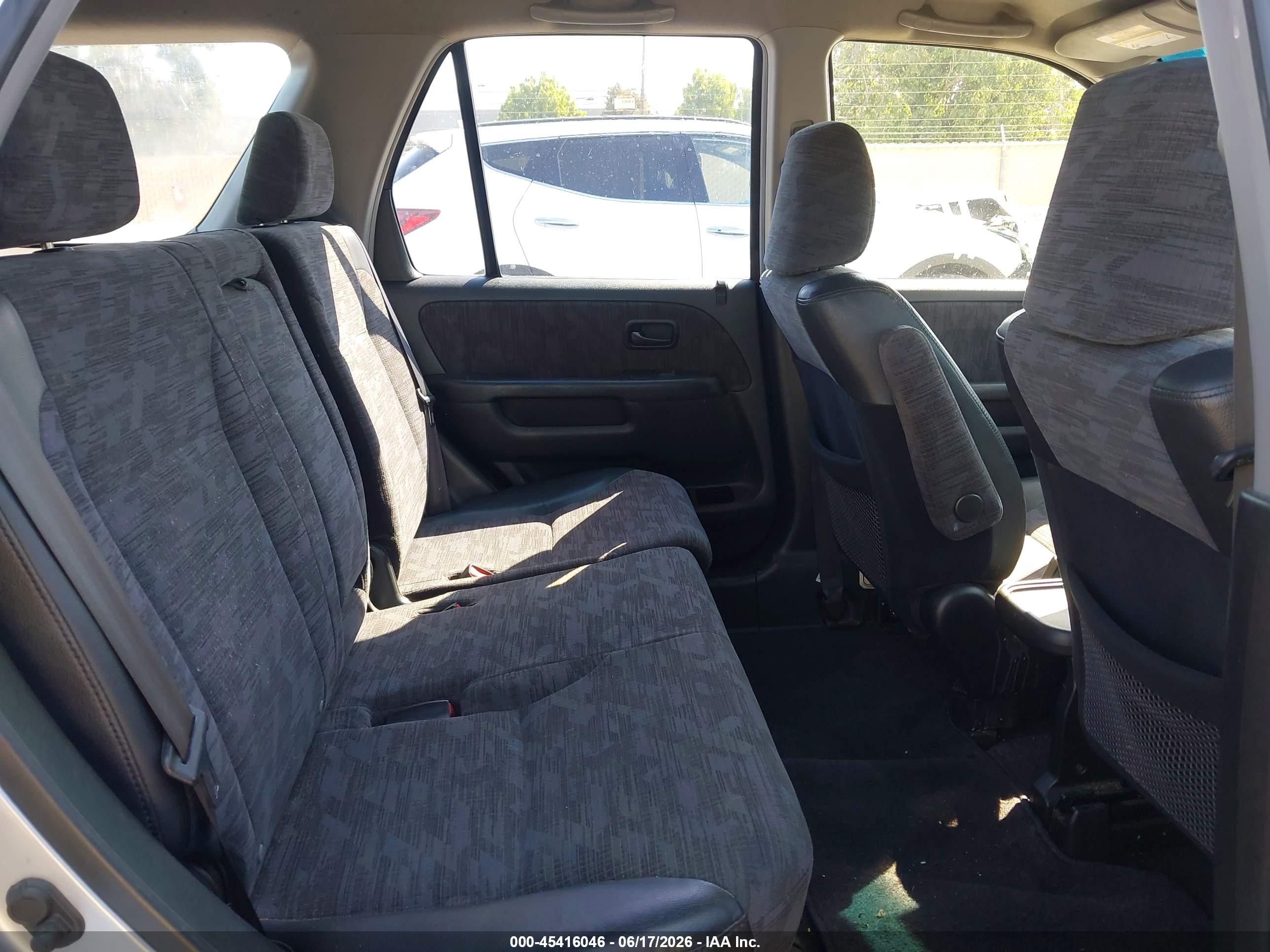 2002 Honda Cr-v Lx Silver vin: JHLRD68402C012241