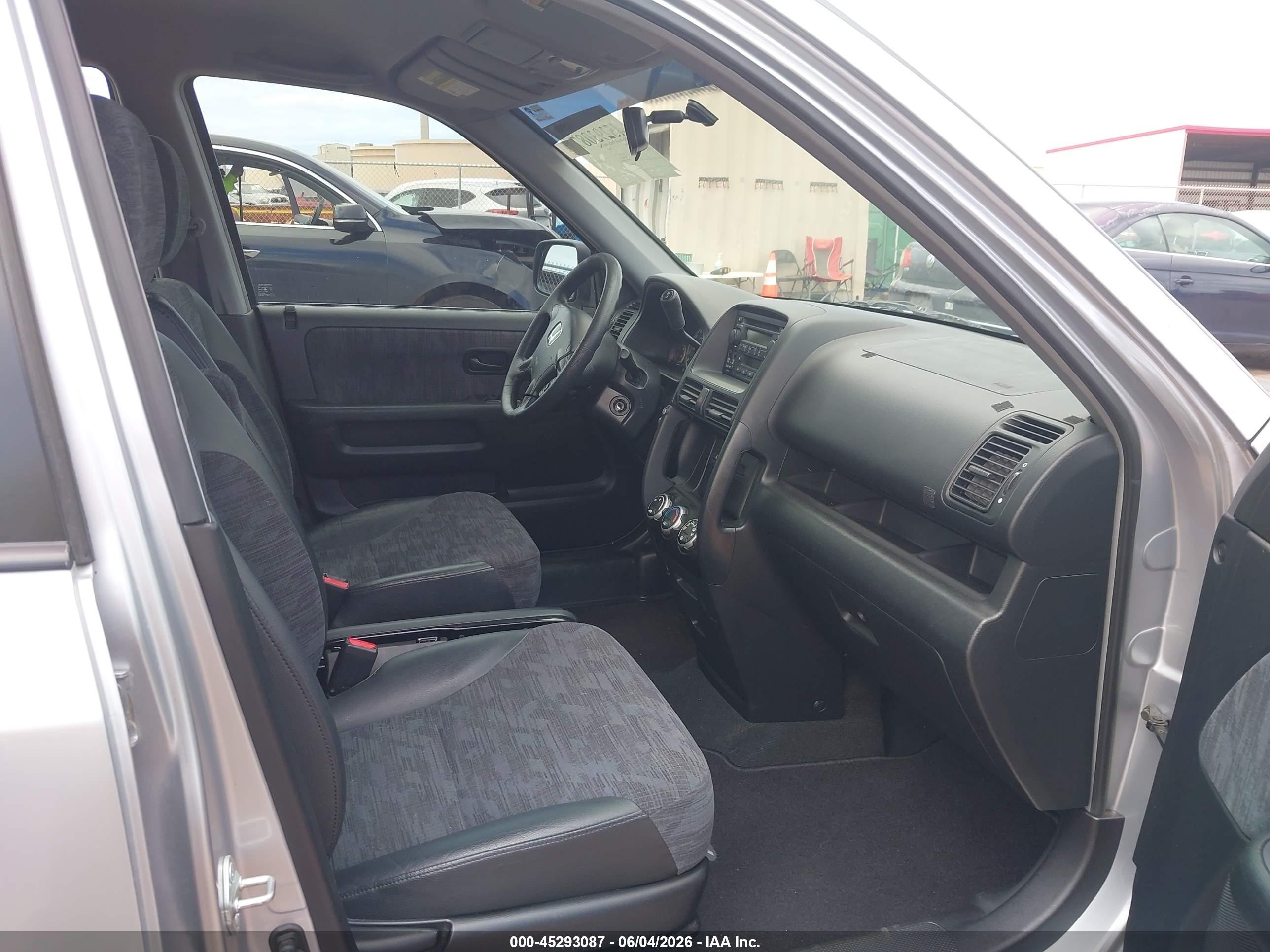 2004 Honda Cr-v Lx Silver vin: JHLRD68414C013000