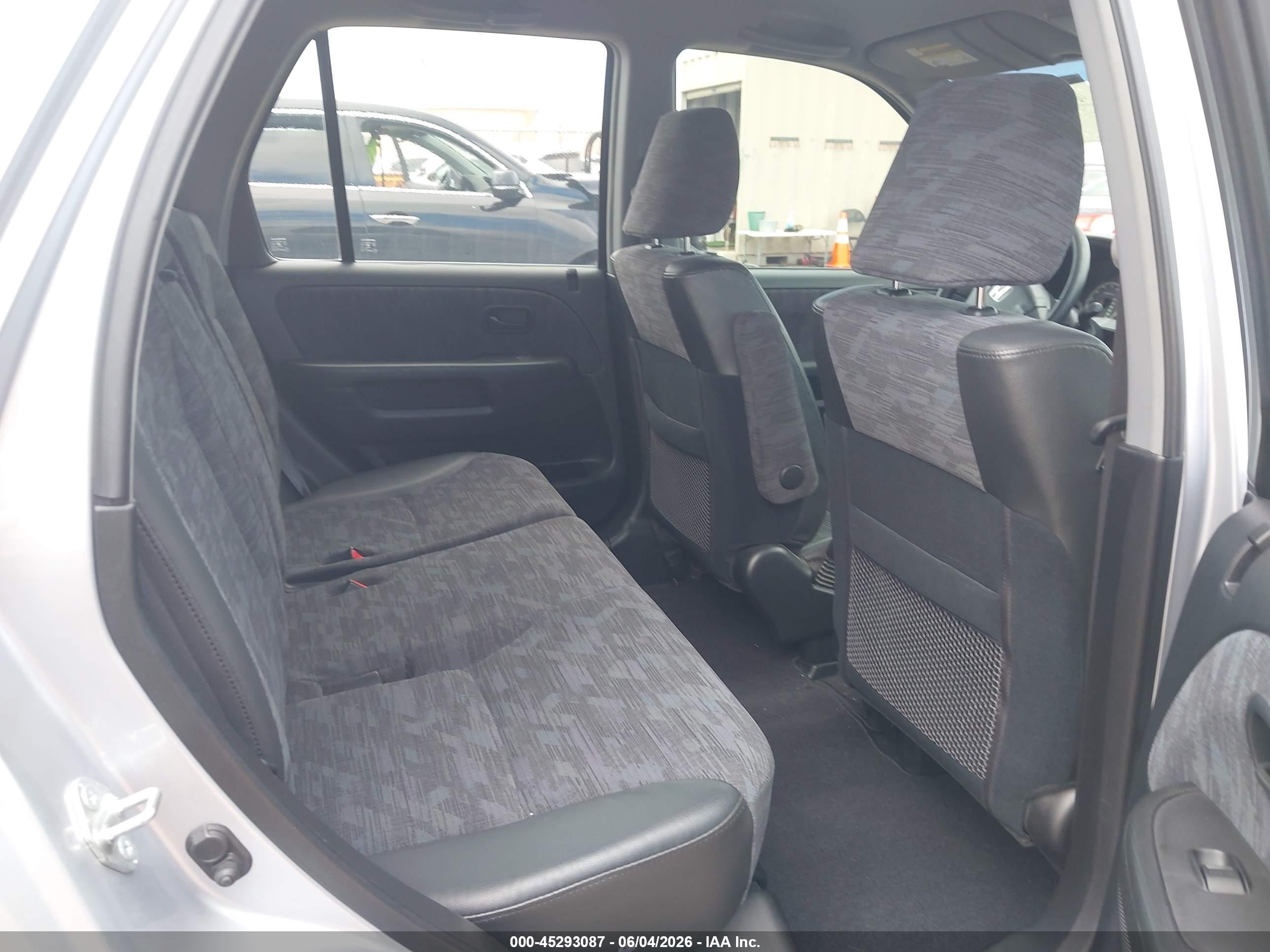 2004 Honda Cr-v Lx Silver vin: JHLRD68414C013000