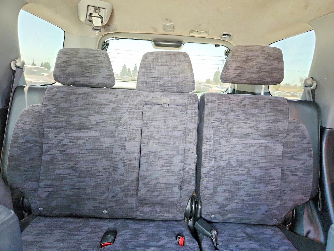 2004 Honda Cr-v Lx Silver vin: JHLRD68484C011048