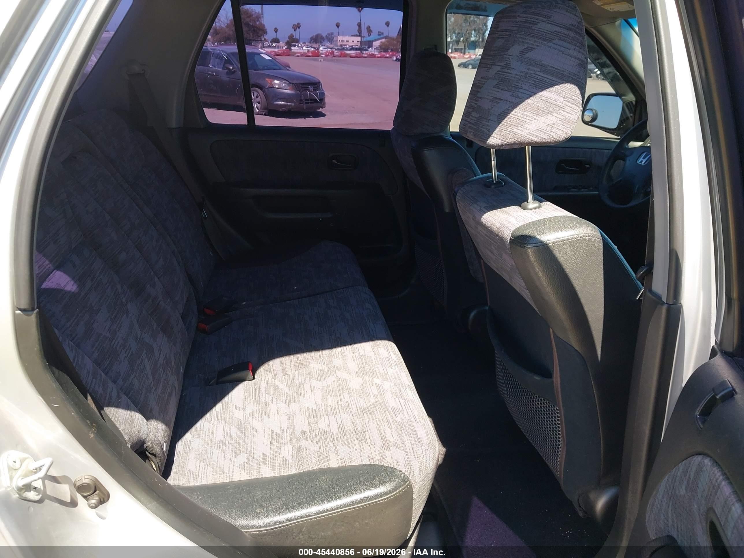 2003 Honda Cr-v Lx Серебряный vin: JHLRD68493C019030