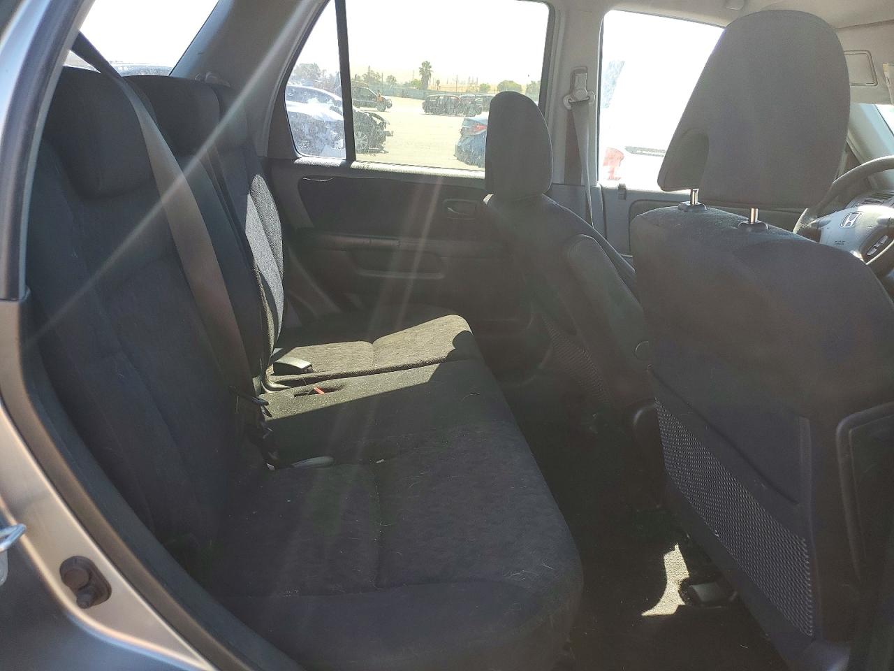 2005 Honda Cr-v Lx Silver vin: JHLRD68515C019101