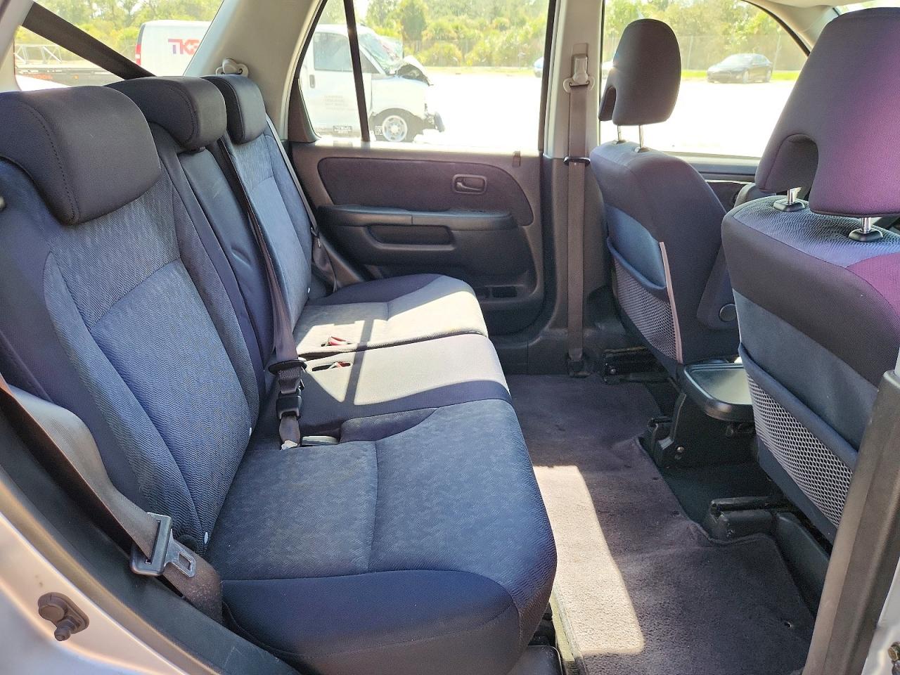 2005 Honda Cr-v Lx Серебряный vin: JHLRD68525C006633