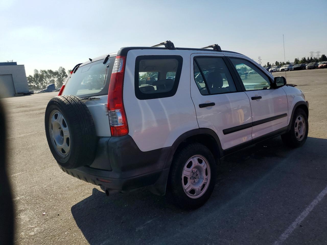 2005 Honda Cr-v Lx White vin: JHLRD68525C007720